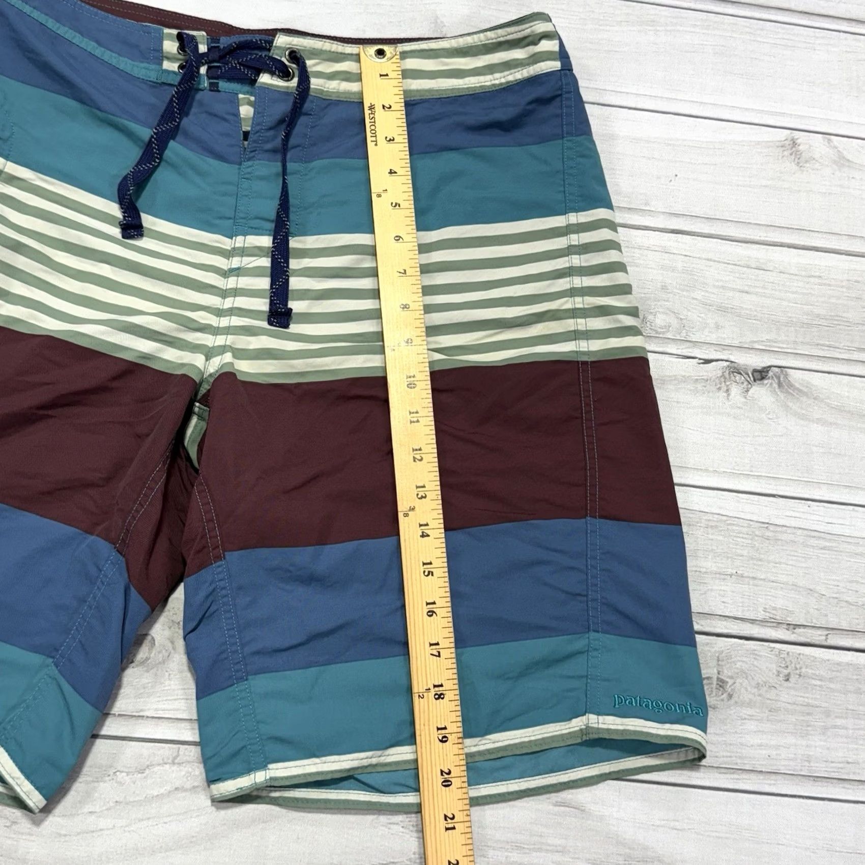 Patagonia Patagonia Board Shorts Mens 34 Blue Striped Swim Trunks Bathing Suit 10" Board Shorts 34 Blue Mens Shorts Beach Swim Surf Vacation Size US 34 / EU 50 - 8 Thumbnail