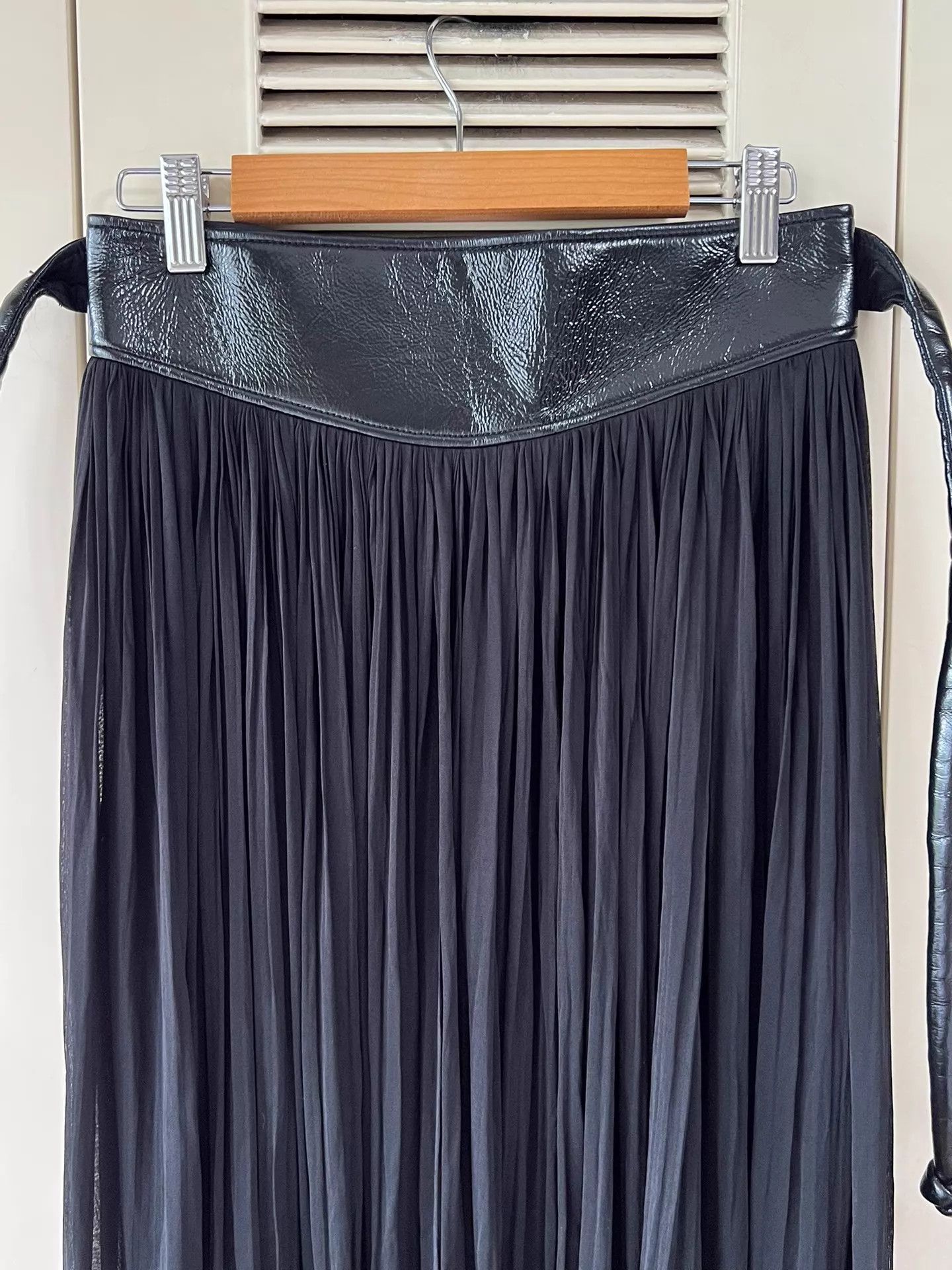 Louis Vuitton LV Women's Black Color Blocked Leather & Silk Pleated Skirt 34 Size 25" / US 0 / IT 36 - 3 Thumbnail