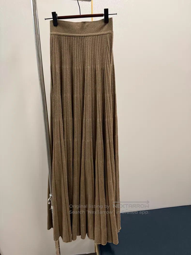 Loro Piana Loro Piana size S Pleated mid-length cashmere skirt, cashme Size 22" - 1 Thumbnail