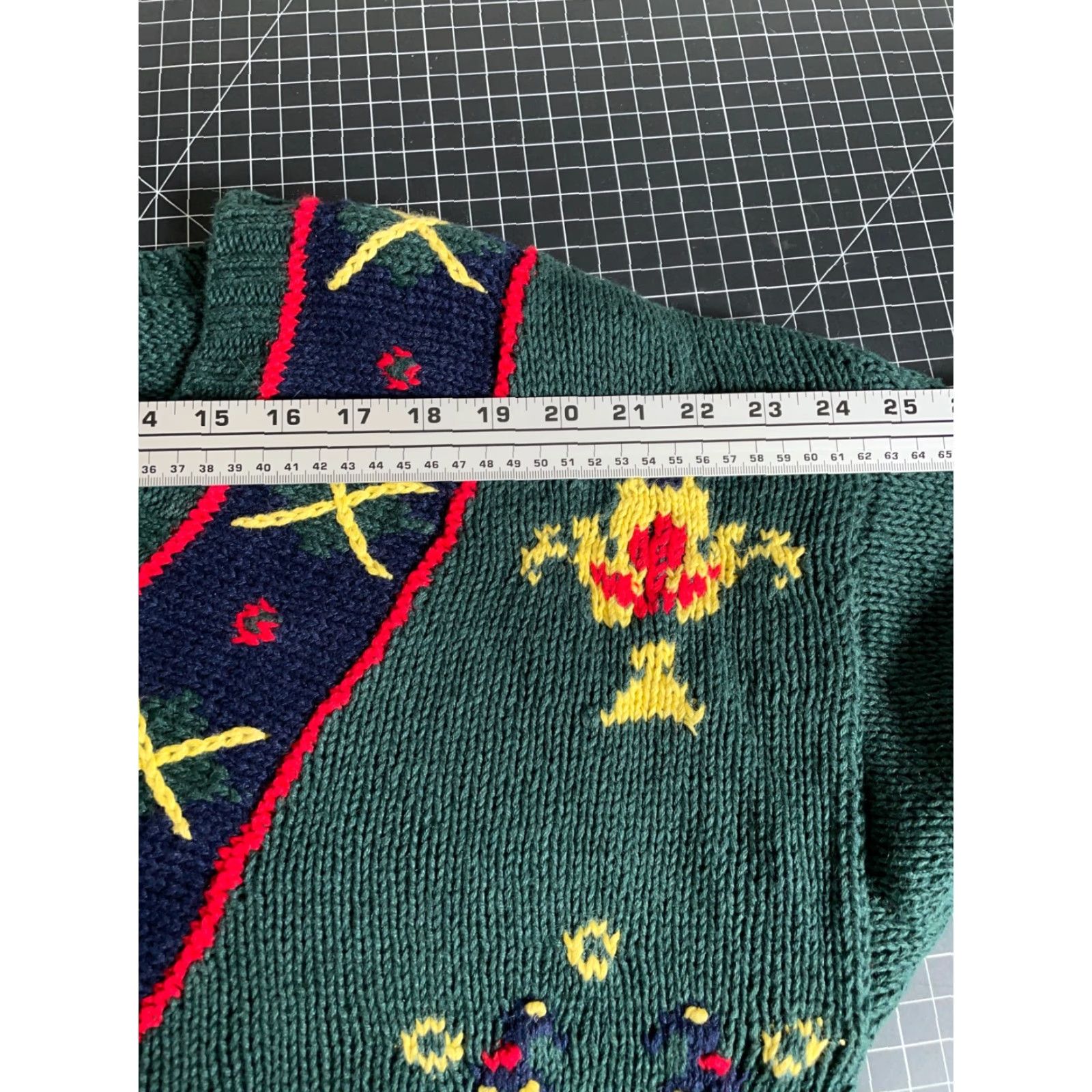 Vintage VINTAGE HG Preferred Hand Knit V-Neck Sweater Women Large Dark Green Geometric Tennis Style 90s Retro Pullover Heavyweight Cotton Blend Womens Size L / US 10 / IT 46 - 7 Thumbnail