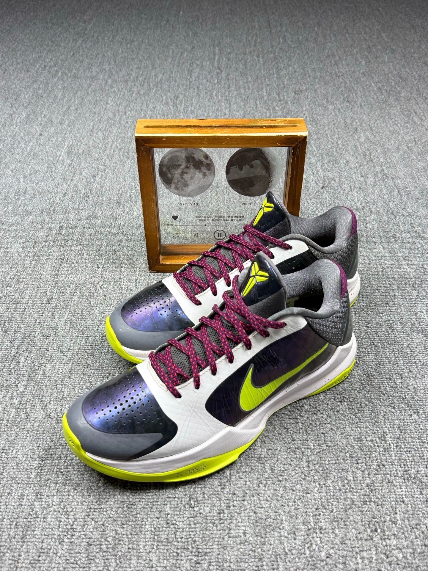 Nike Nike KOBE5 Lowtop Sneakers 9 Men Size US 9 / EU 42 - 1 Thumbnail