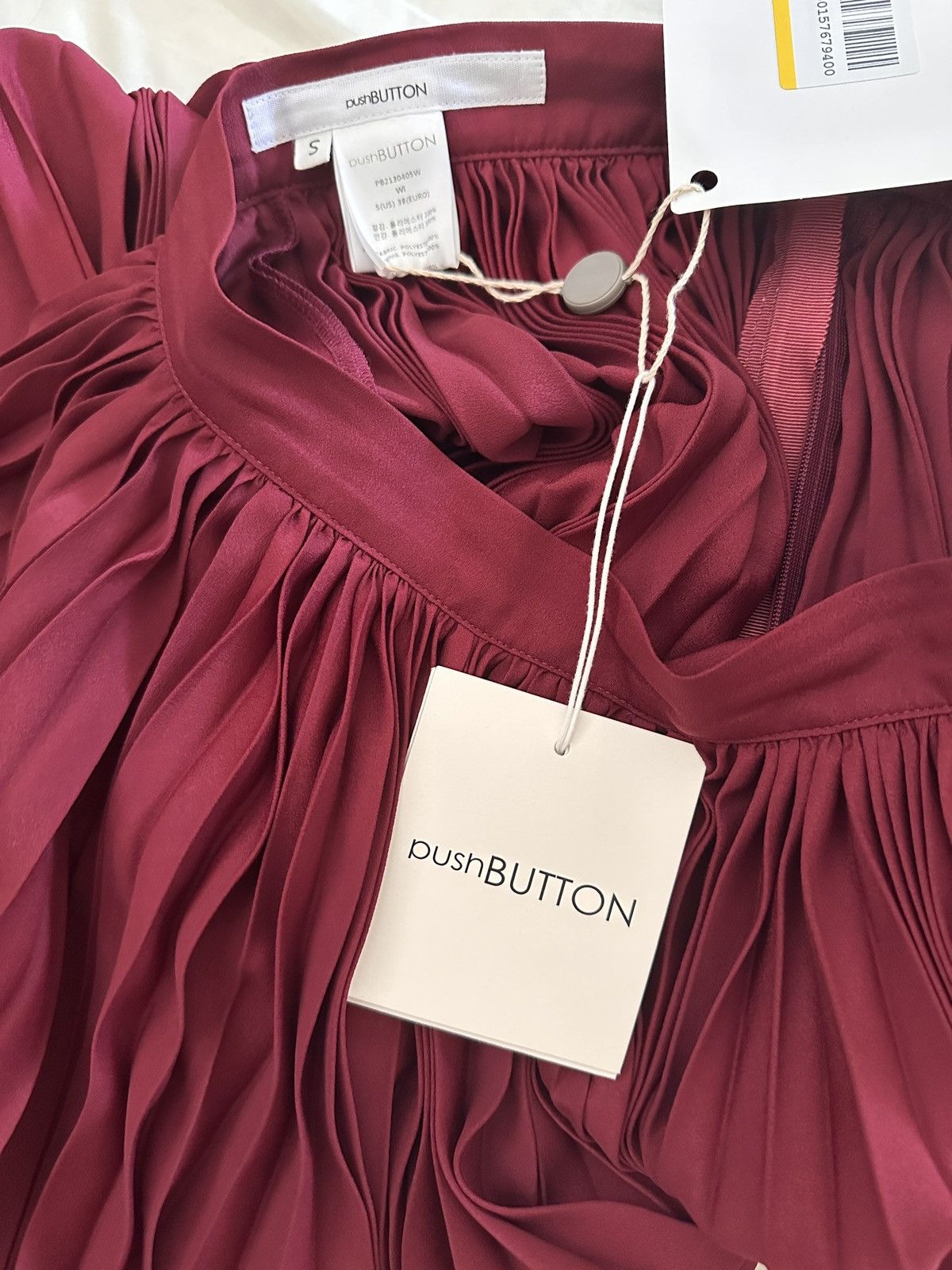 pushBUTTON NWT Pushbutton crimson color pleated skirt/S Size 26" / US 2 / IT 38 - 2 Thumbnail
