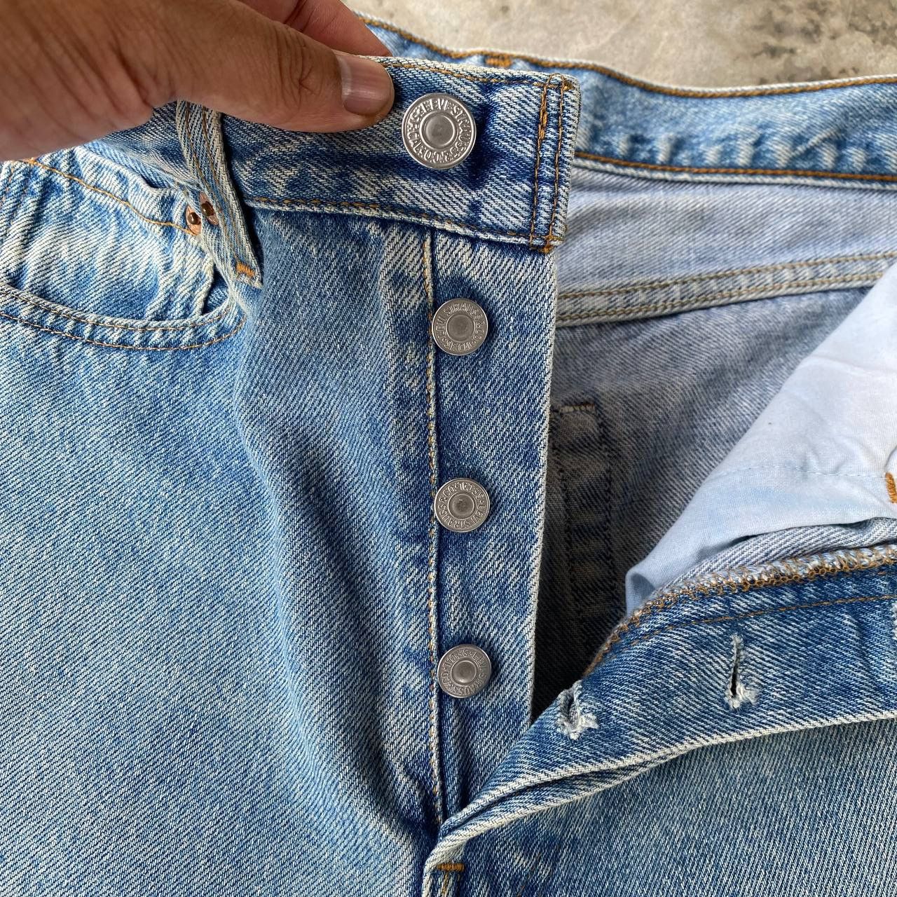 Levi's Vintage Clothing VINTAGE 90S LEVIS 501 WOMEN BLUE STONEWASH GRUNGE DENIM Size 28" / US 6 / IT 42 - 10 Thumbnail