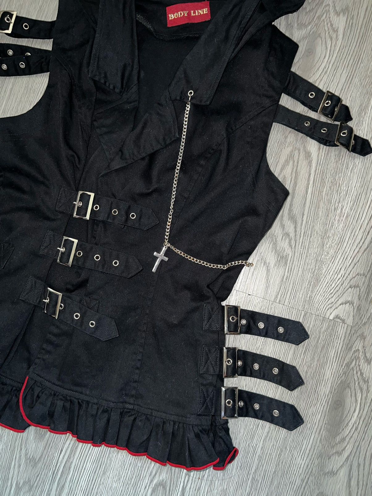 Japanese Brand BODYLINE devil horns punk vest 🧛🏻‍♀️🖤 Size ONE SIZE - 6 Thumbnail
