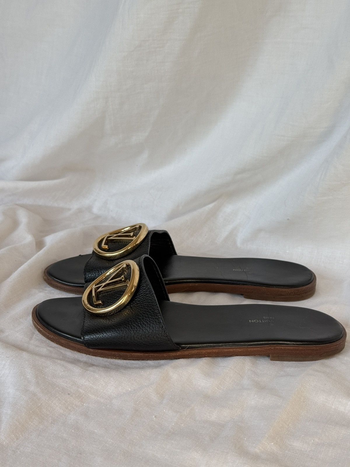 Louis Vuitton Louis Vuitton Lock It Black Leather Sandals Flip Flops Size US 7 / IT 37 - 4 Thumbnail