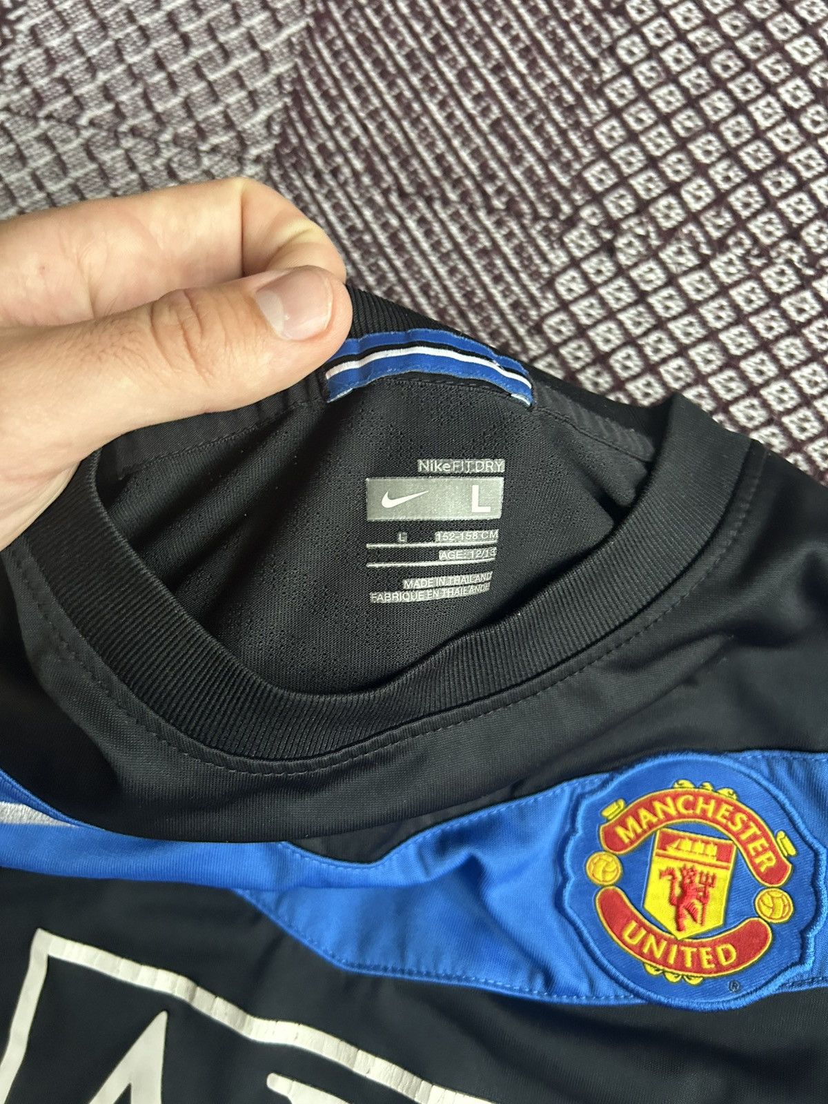 Nike Vintage Nike Manchester United 2009-10 Away Shirt Kids Size US XS / EU 42 / 0 - 6 Thumbnail