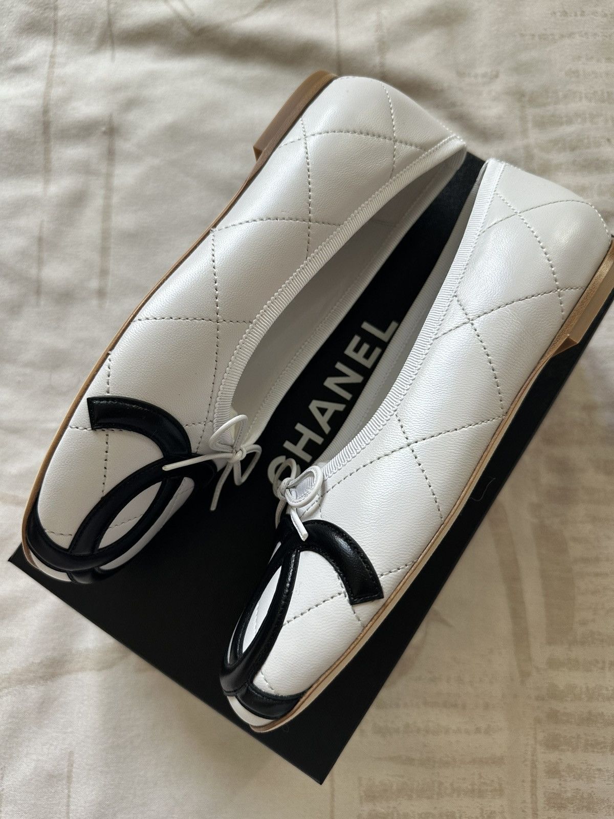 Chanel Chanel 2026M coco beach Cambon flats White color size 38 Size US 8 / IT 38 - 6 Thumbnail