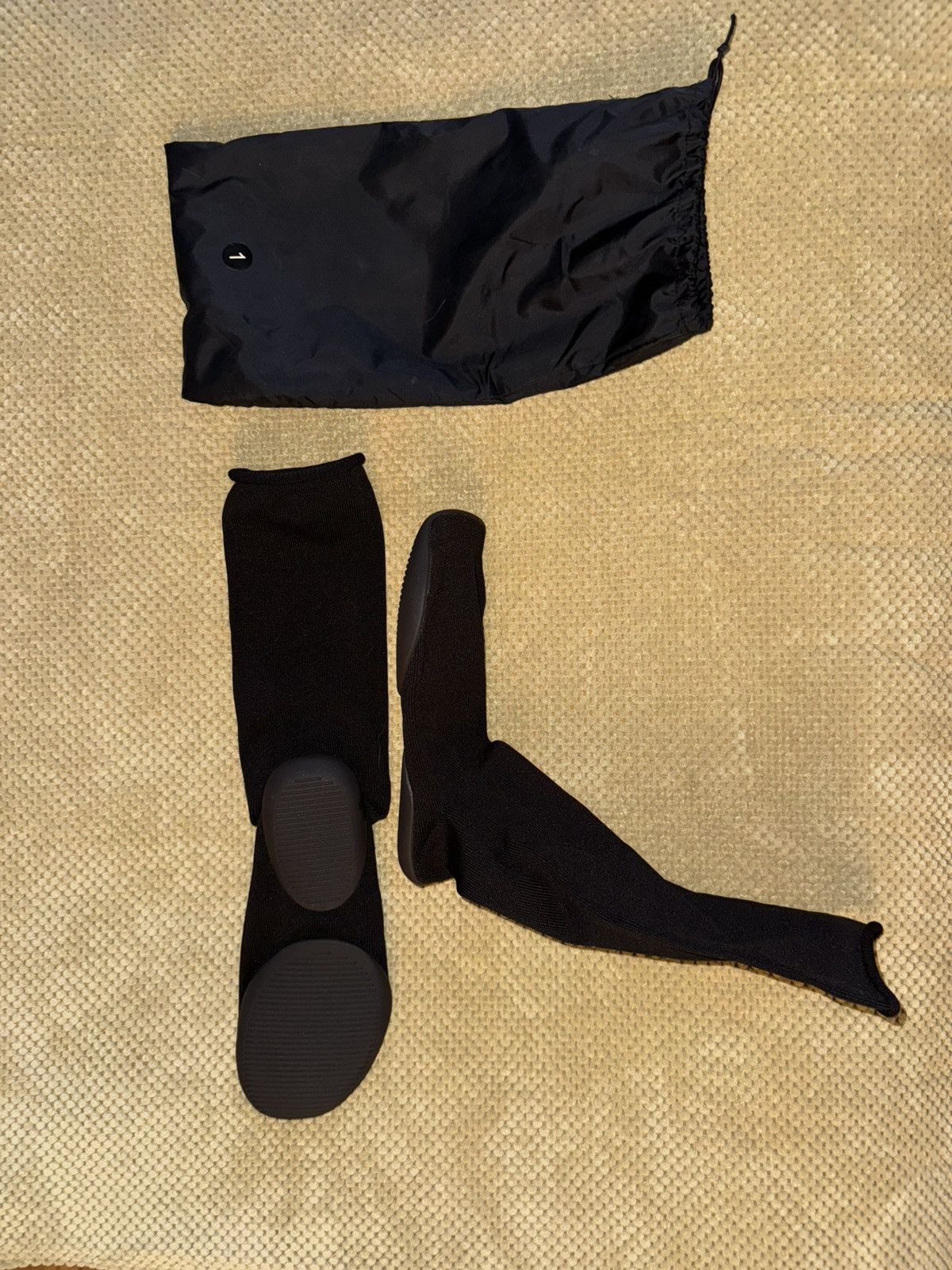 Yeezy Yeezy Pods Size US 10 / EU 43 - 2 Thumbnail