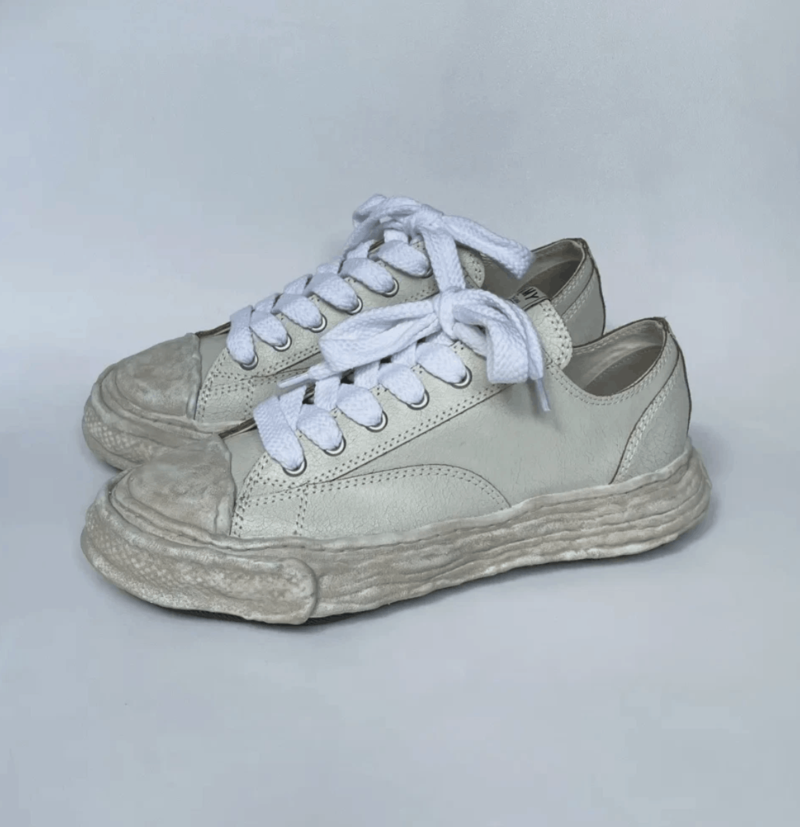 Maison MIHARA YASUHIRO Cream Cracked Leather ‘Peterson’ Sneakers Size US 10 / EU 43 - 1 Thumbnail