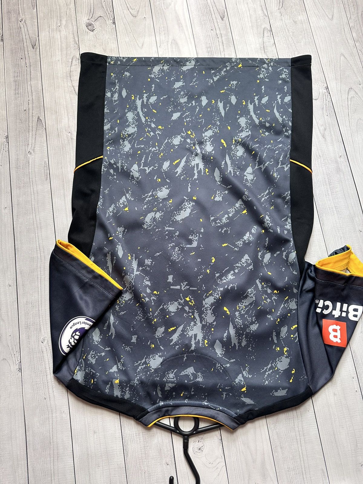 Other Wolverhampton soccer jersey Castore rare size M grey away Size US M / EU 48-50 / 2 - 7 Thumbnail