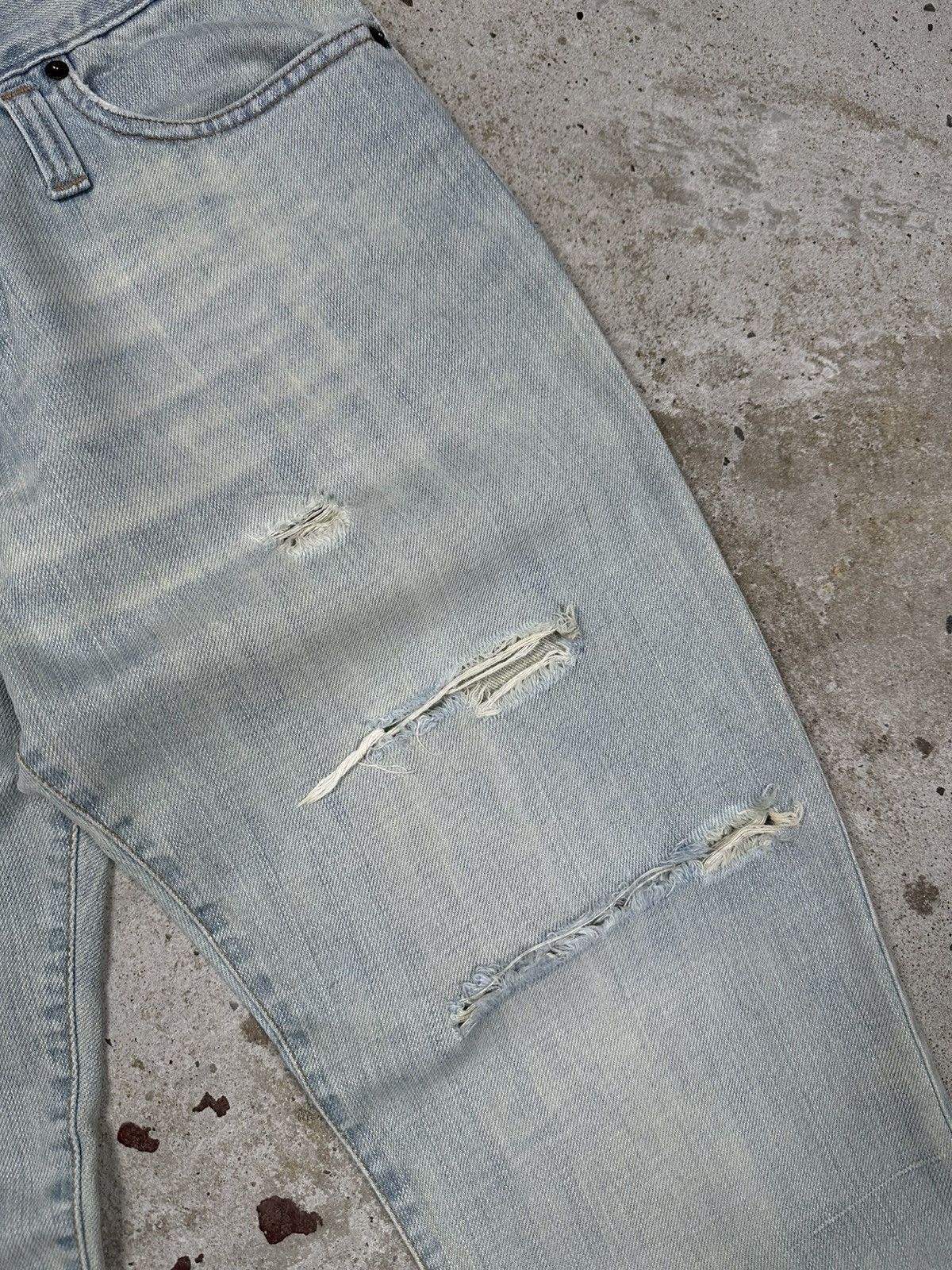 Dolce & Gabbana Vintage 2000s Dolce & Gabbana Flare Distressed Denim Pants Size 32" / US 10 / IT 46 - 7 Thumbnail