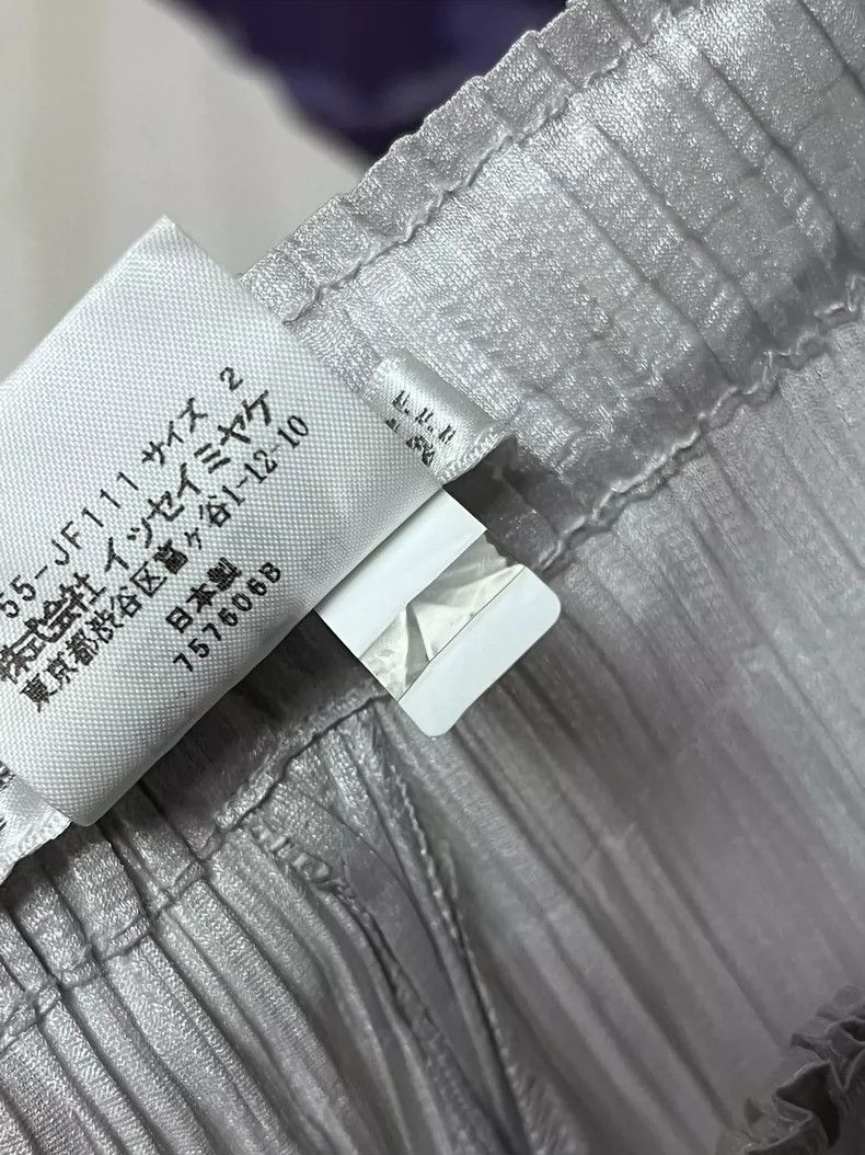 Issey Miyake Issey Miyake size:2 Light grey pleated trousers Size 22" - 4 Thumbnail
