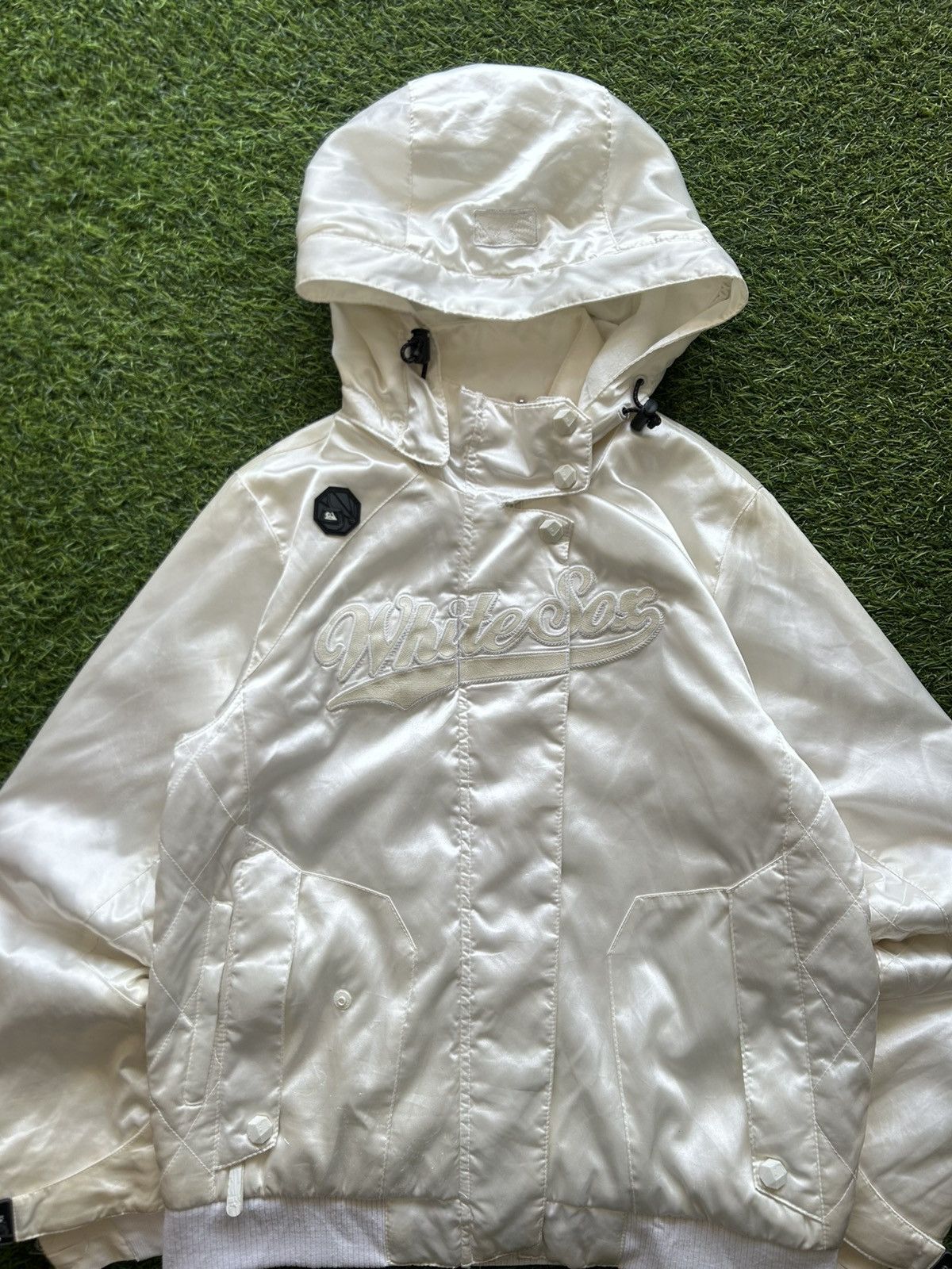 MLB Rare MLB White Sox Satin Puffy Jacket ZipOff Hood Streetwear Size US S / EU 44-46 / 1 - 2 Thumbnail