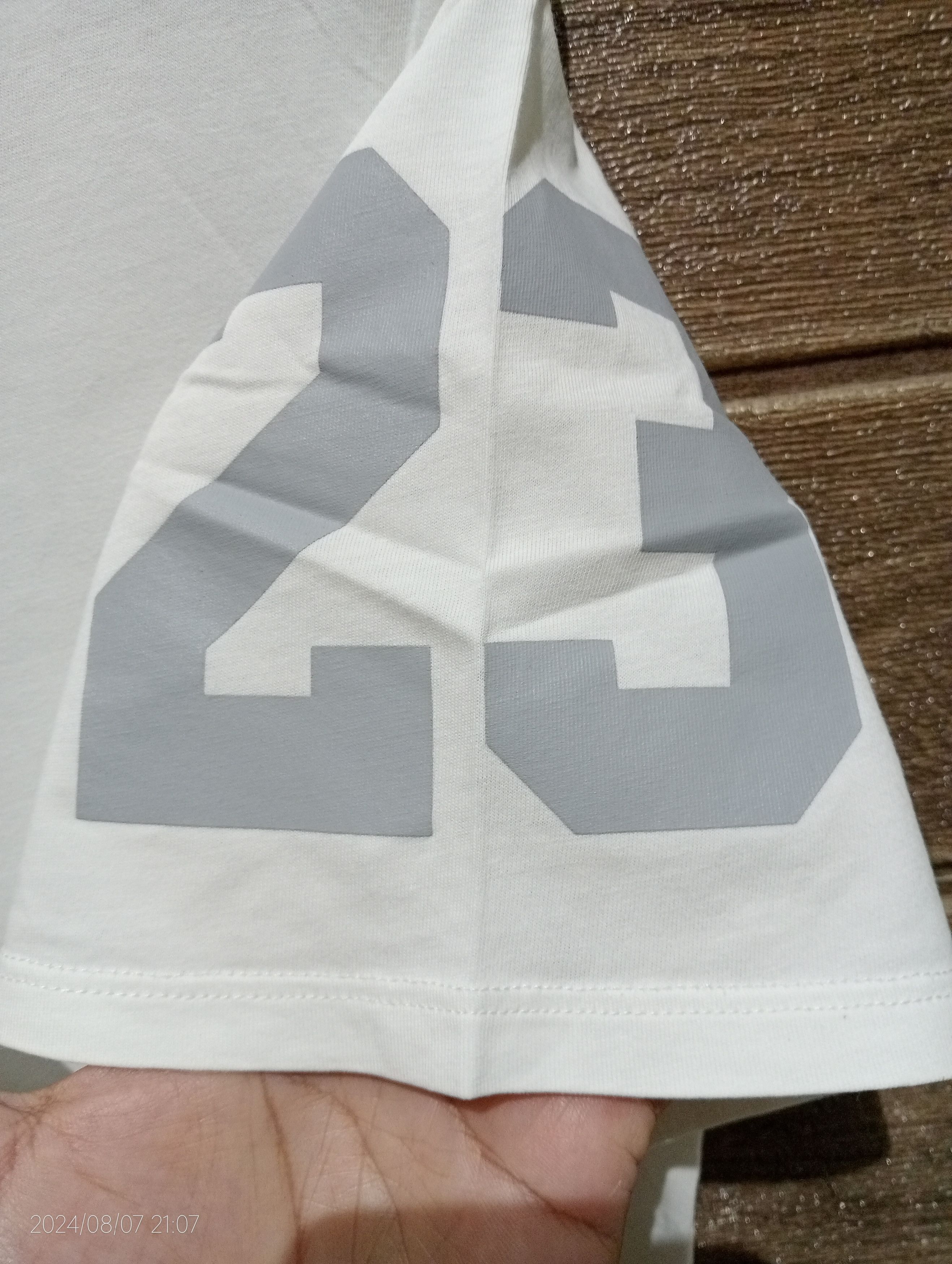Jordan Brand × Nike Nike Air Jordan Flight 23 Tee Size US XL / EU 56 / 4 - 4 Thumbnail