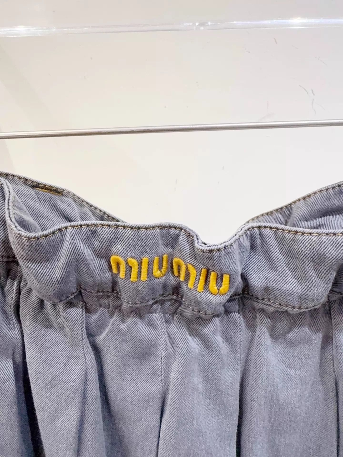 Miu Miu MIU MIU SS25 Pleated Midi Skirt Size 36 NWT Size 25" / US 0 / IT 36 - 2 Thumbnail