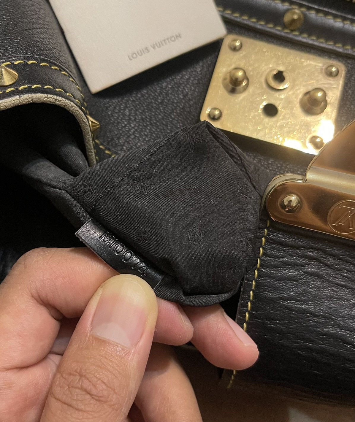 Louis Vuitton Louis Vuitton Cuir Suhali Leather Handbag Size ONE SIZE - 7 Thumbnail