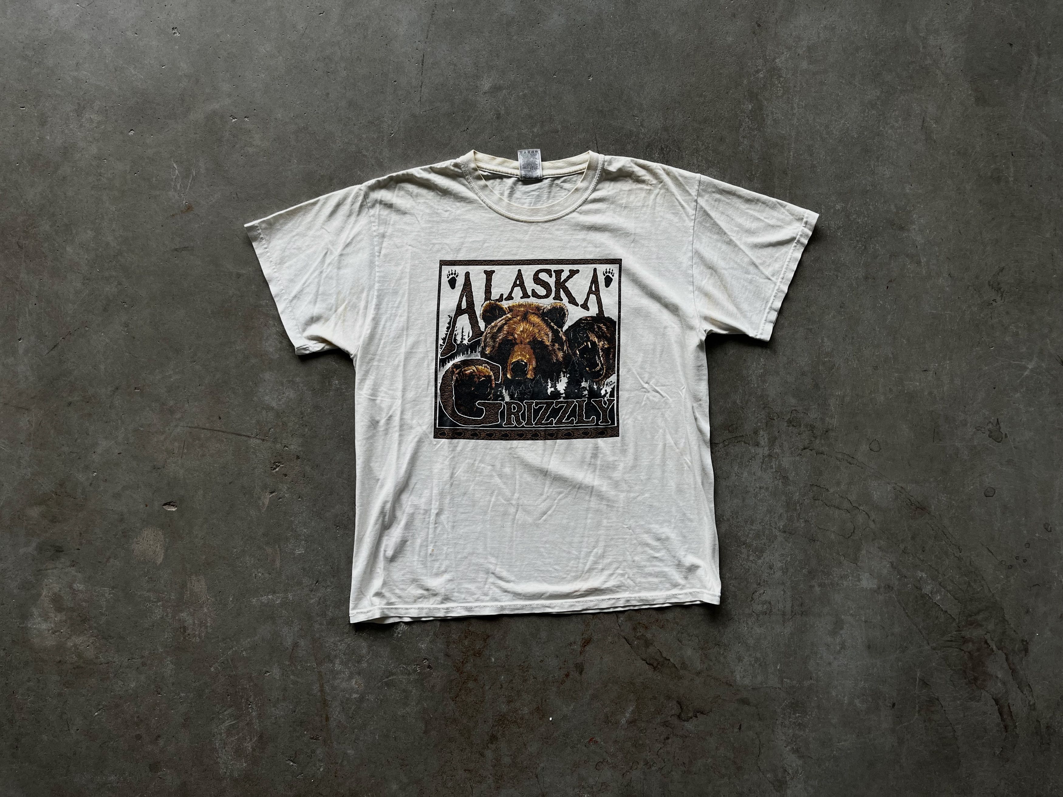 Vintage Vintage Alaska Grizzly Bear Graphic Tee – 90s Size US M / EU 48-50 / 2 - 1 Thumbnail