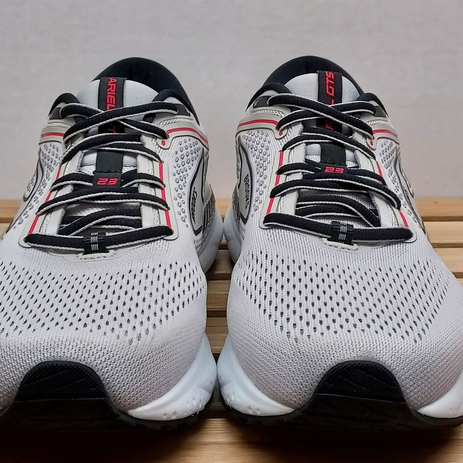 Brooks Brooks Womens | White | Ariel GTS 23 Athletic Shoes Size 9.5 Size US 9.5 / IT 39.5 - 5 Thumbnail