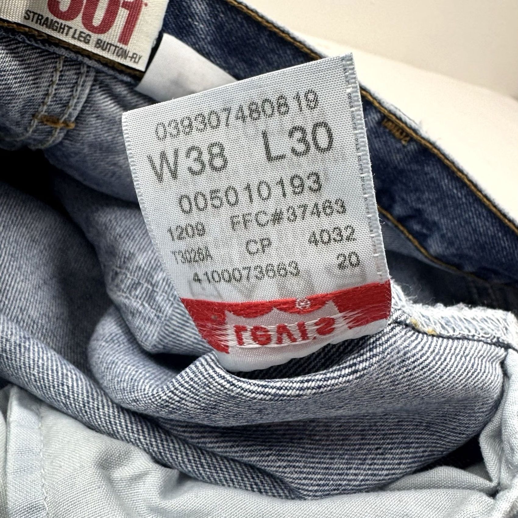 Levi's VINTAGE Levi's 501 Jeans Adult 38x30 Blue Button Fly Straight Leg Classic Denim Pants Mens Size US 38 / EU 54 - 6 Thumbnail