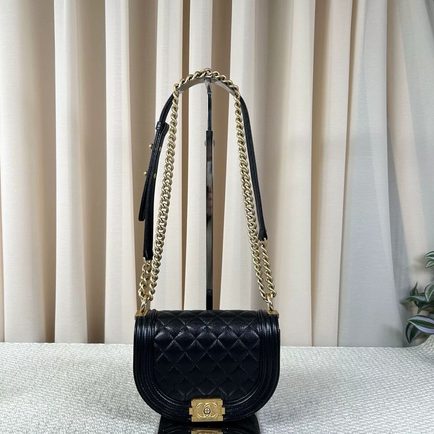 Chanel Pre-loved Bag Very good condition Size ONE SIZE - 1 Thumbnail