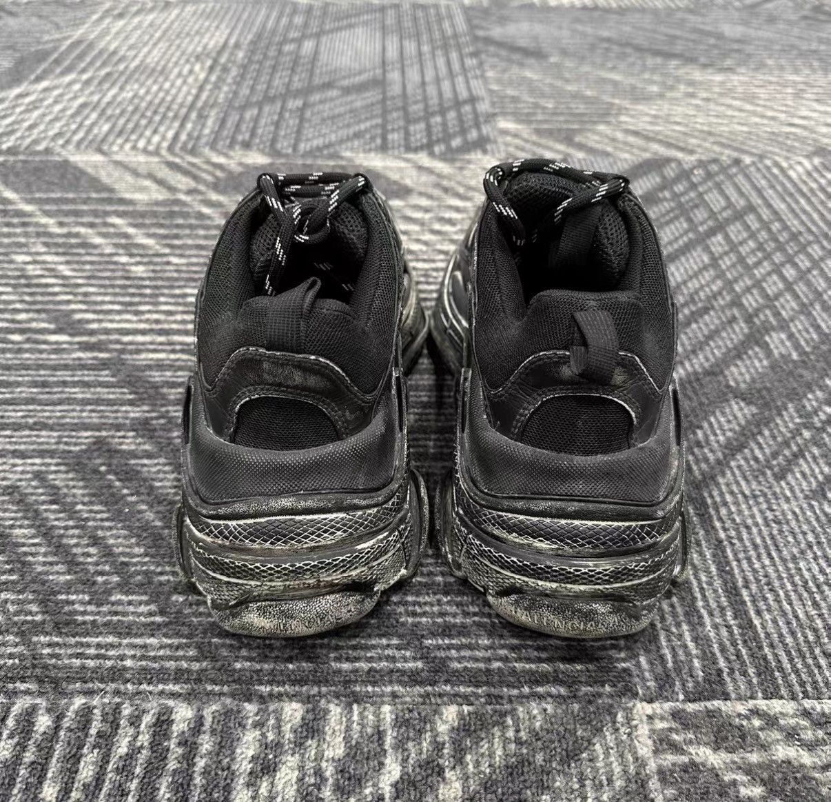 Balenciaga Balenciaga Triple S Distressed Sneakers J42 Size US 7 / IT 37 - 3 Thumbnail