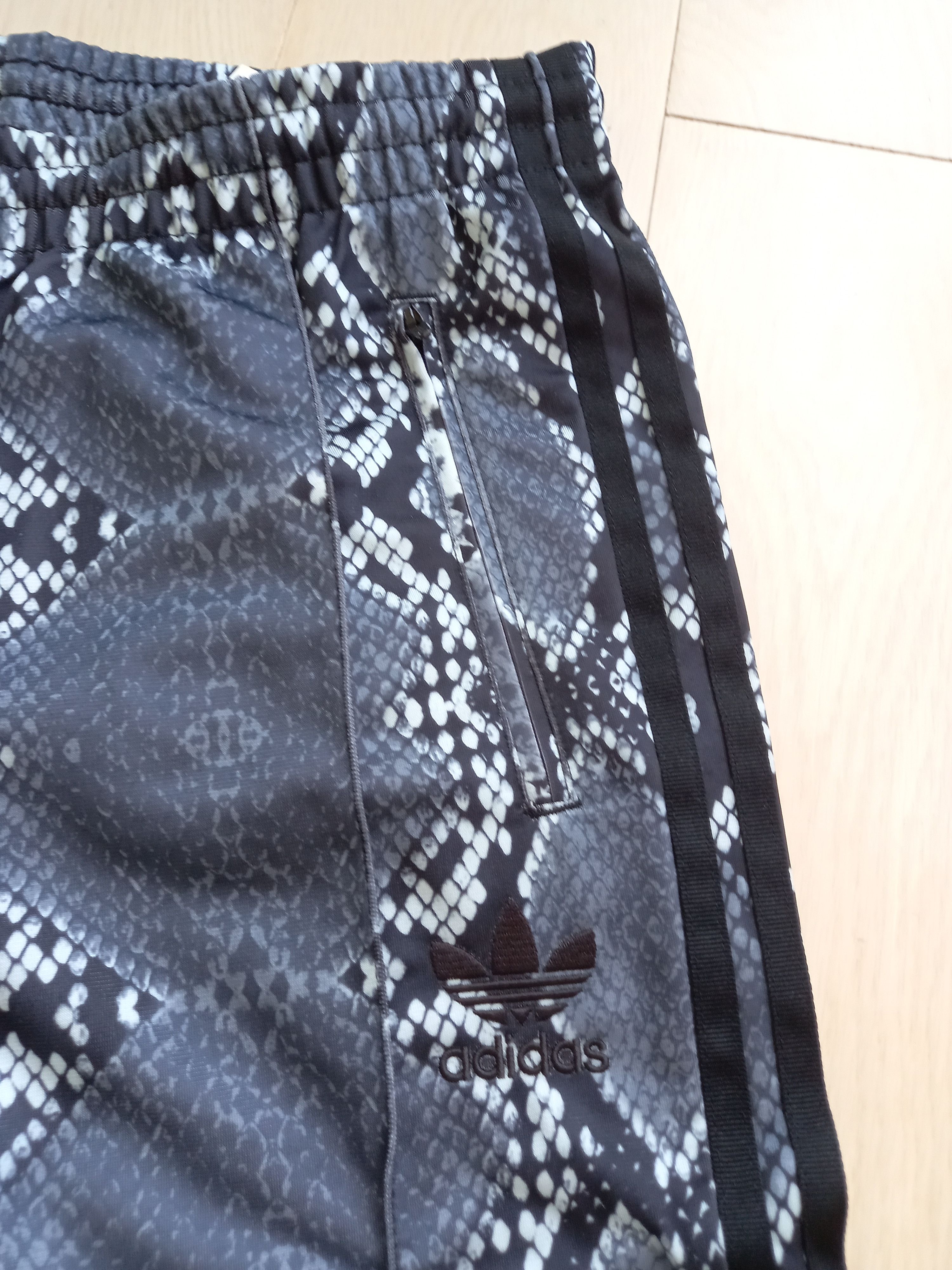 Adidas 2015 Adidas Originals Snakeskin print Supergirl Track Pants Size 27" / US 4 / IT 40 - 8 Thumbnail