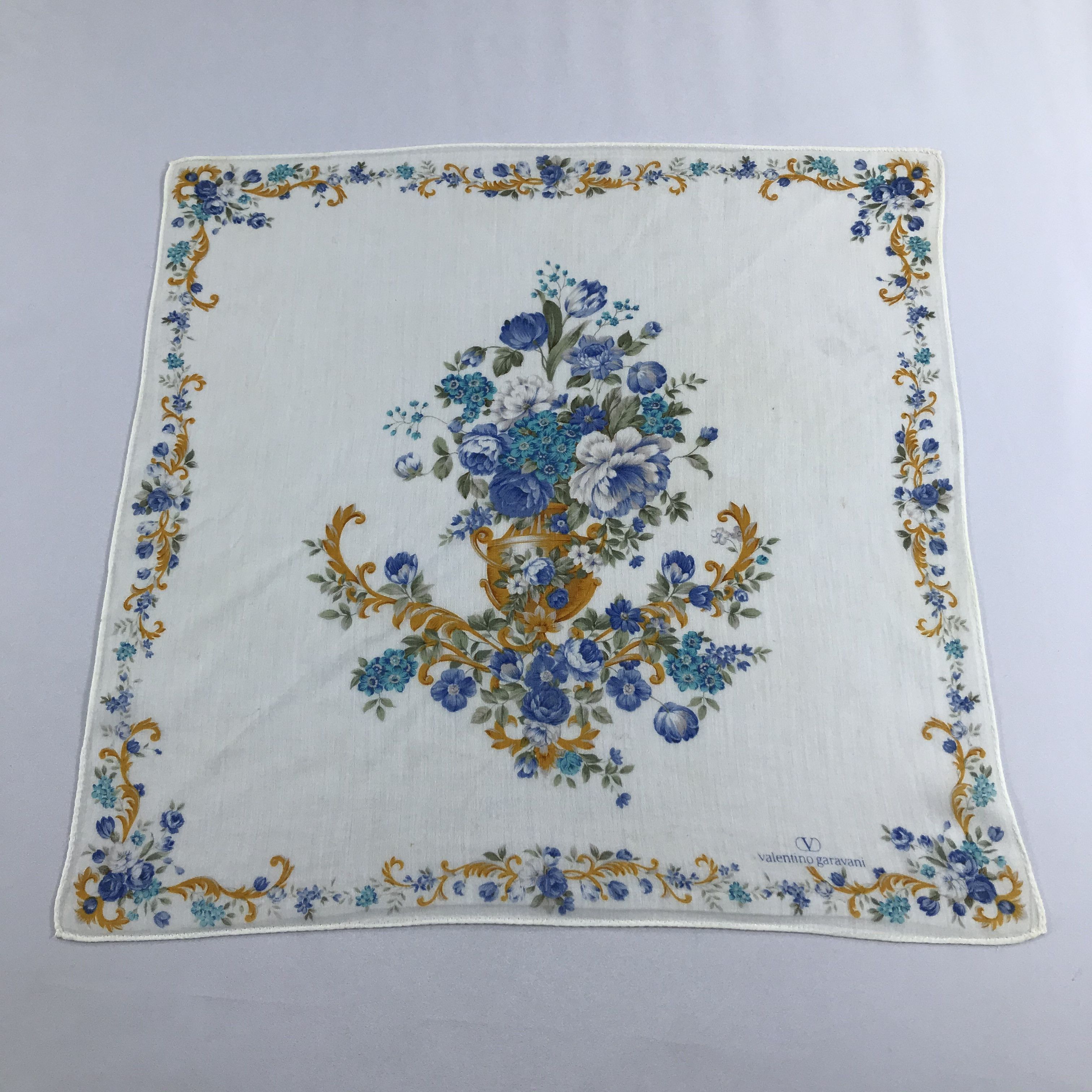 Vintage Valentino Garavani Handkerchief Neckerchief Bandana H1078 Size ONE SIZE - 2 Thumbnail