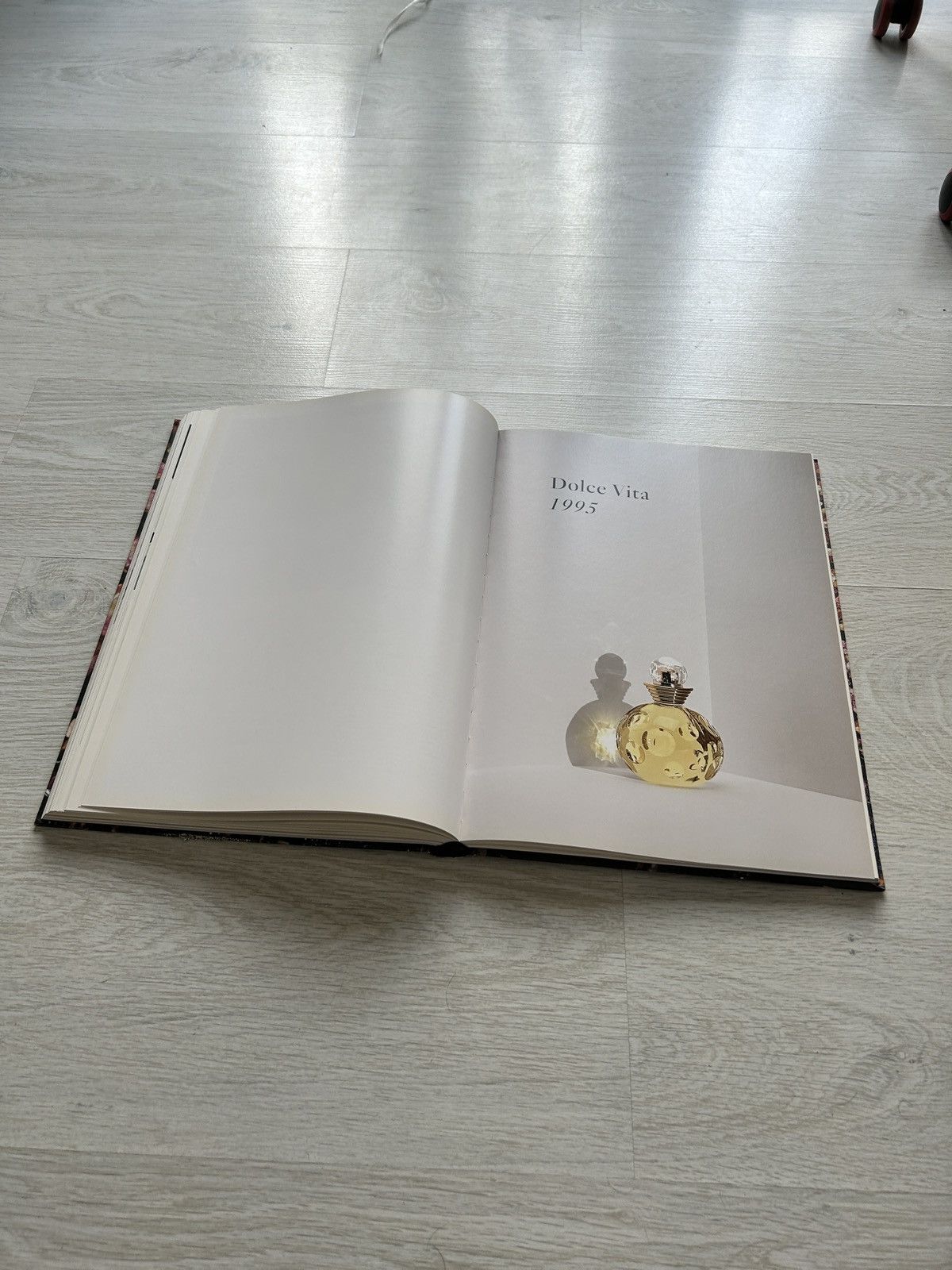 Dior Dior “The Perfumes” Book Size ONE SIZE - 14 Thumbnail