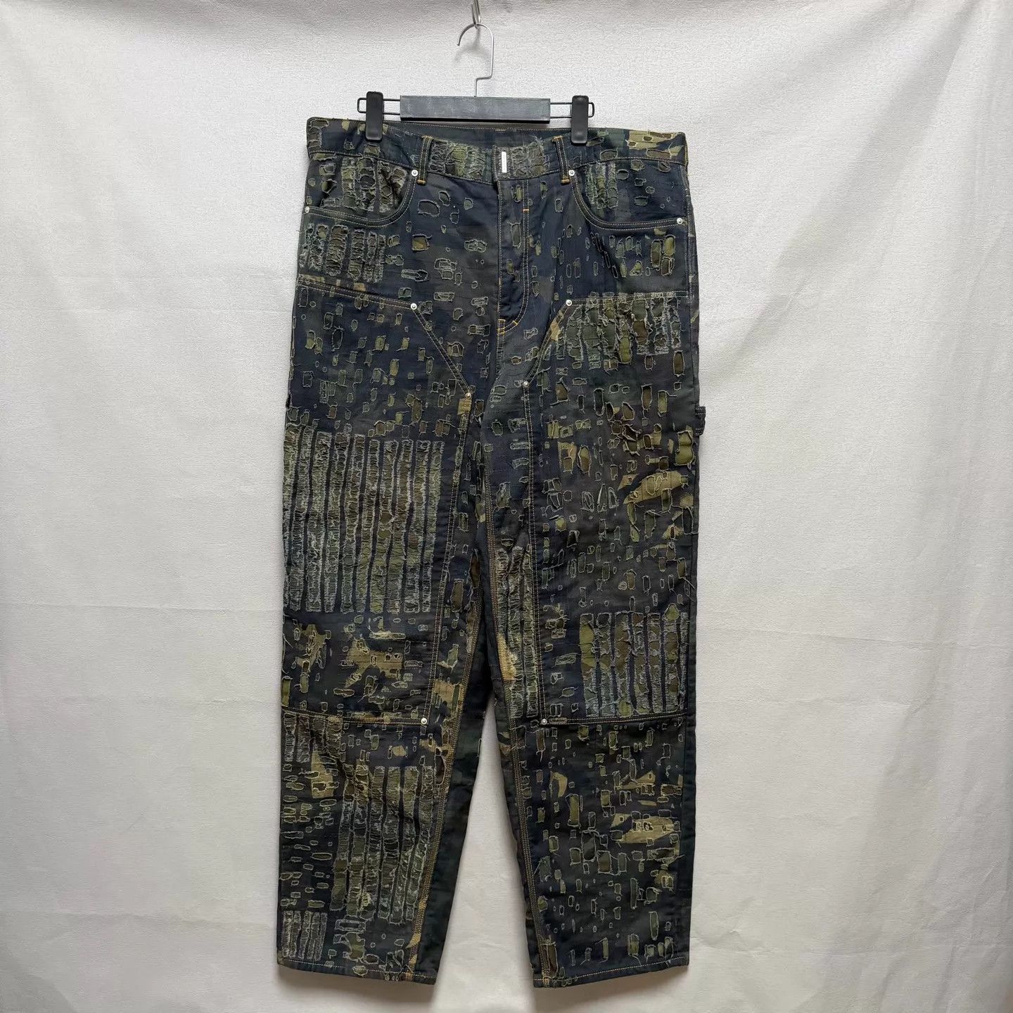Givenchy Givenchy Carpenter Jeans Dark Green Camo Paneled 36 Raw Size US 36 / EU 52 - 1 Thumbnail