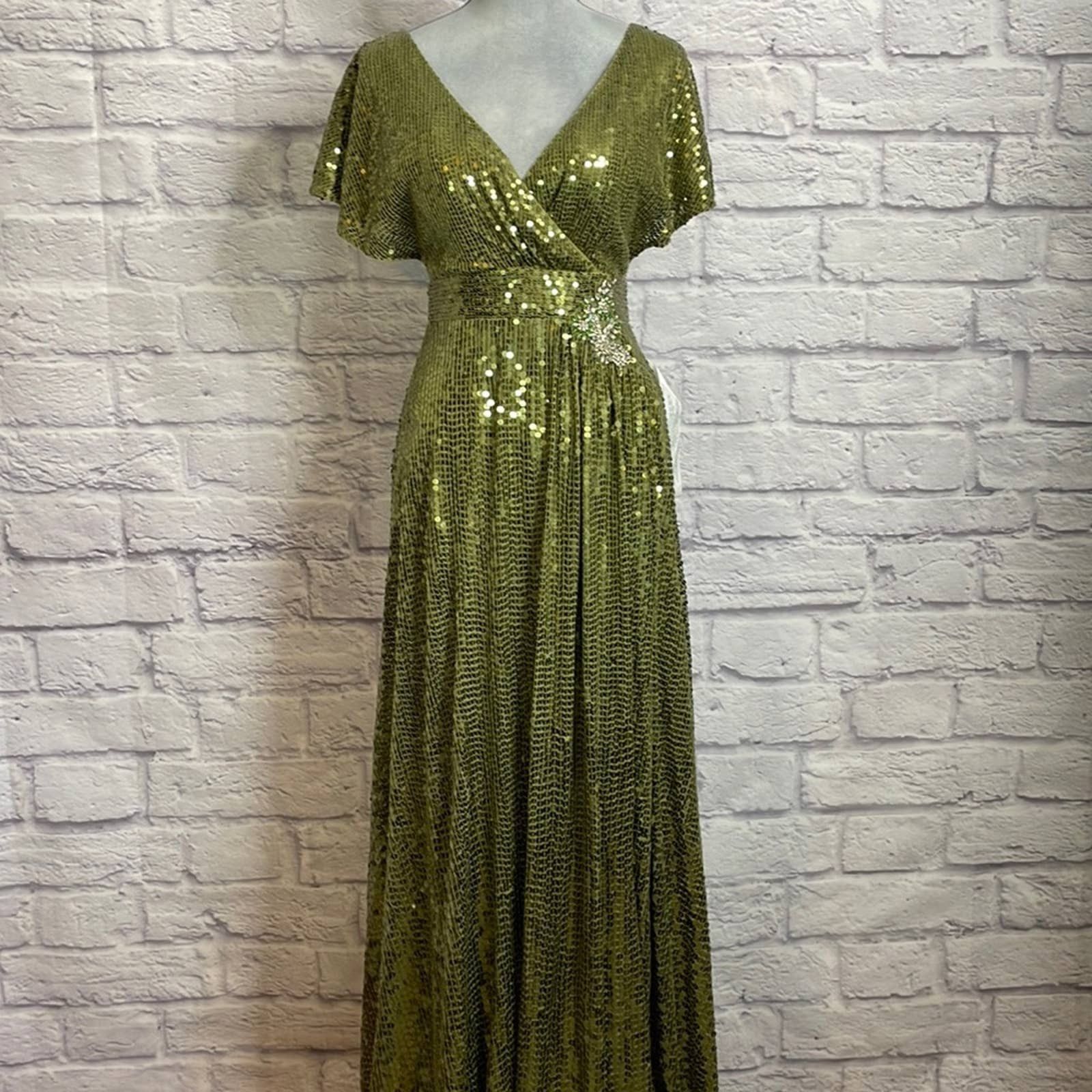 image of NWT Mac Duggal Sequin Butterfly Sleeve Wrap Gown in Green, Women's (Size XS)