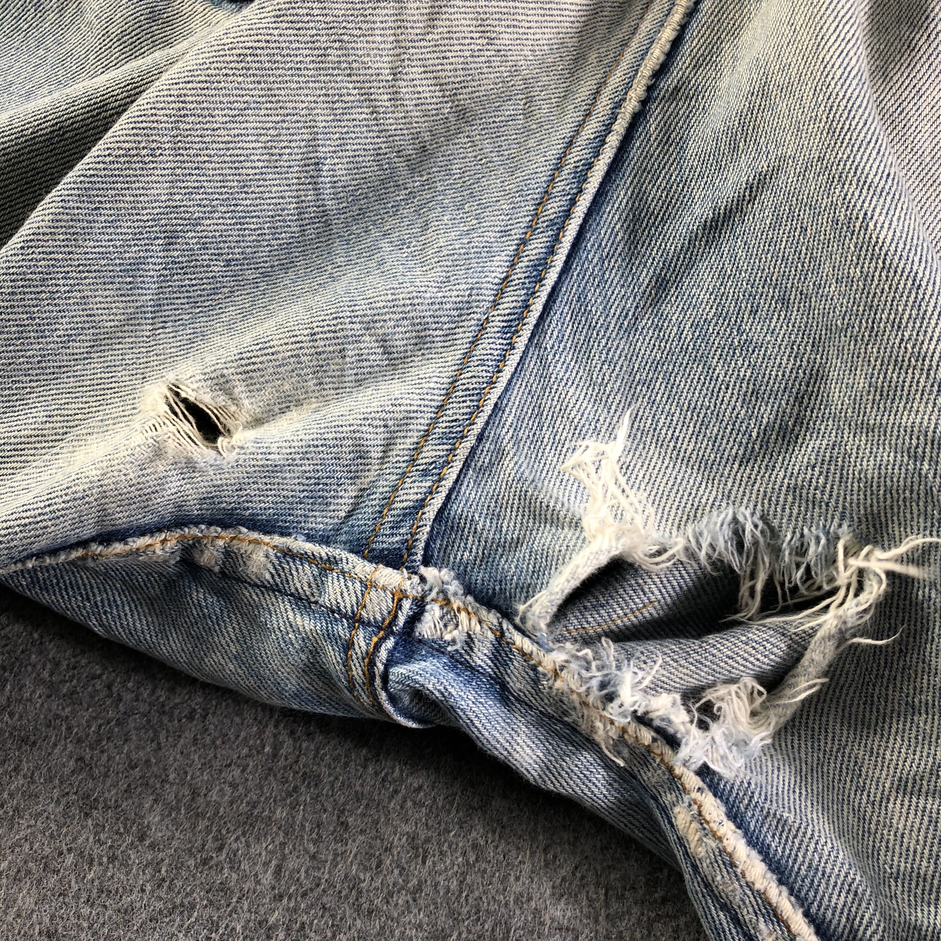 Levi's 90s Vintage Light Wash Levis 501 Jeans-J3869 Size US 31 - 8 Thumbnail