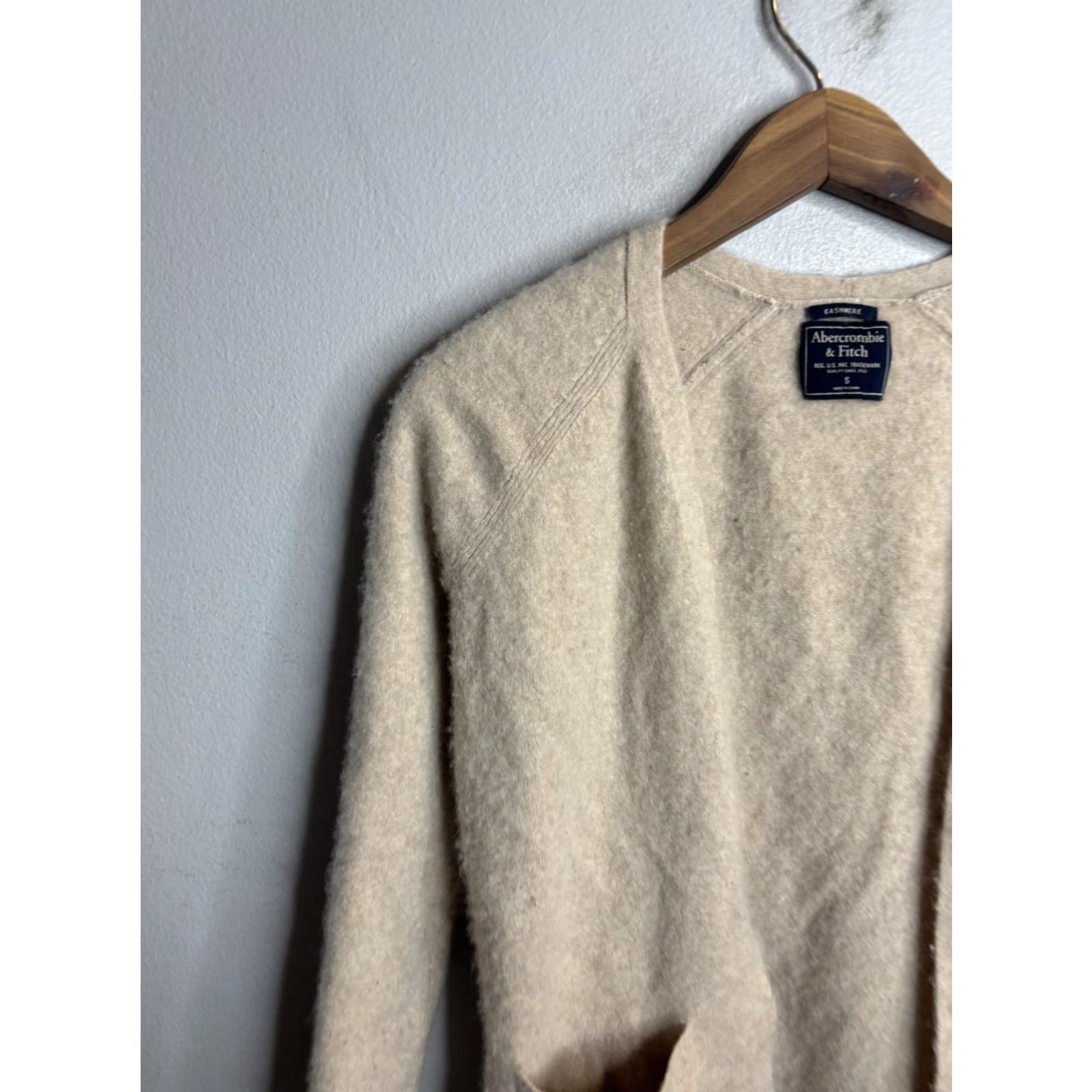 Abercrombie & Fitch Abercrombie & Fitch Cardigan Womens Small Beige Cashmere Open Front Pockets Size S / US 4 / IT 40 - 2 Thumbnail