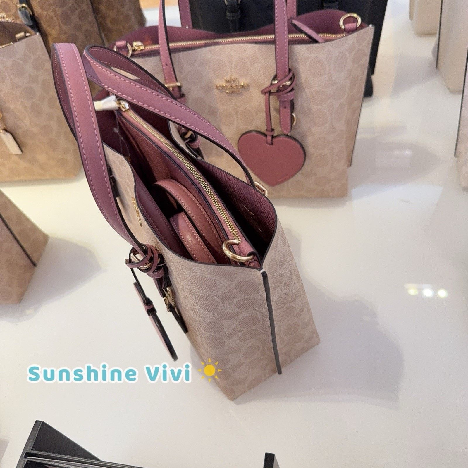 Coach NWT Coach Mollie Tote Bag 25 Heart Charm Sand Peony CDF03 Size ONE SIZE - 7 Thumbnail
