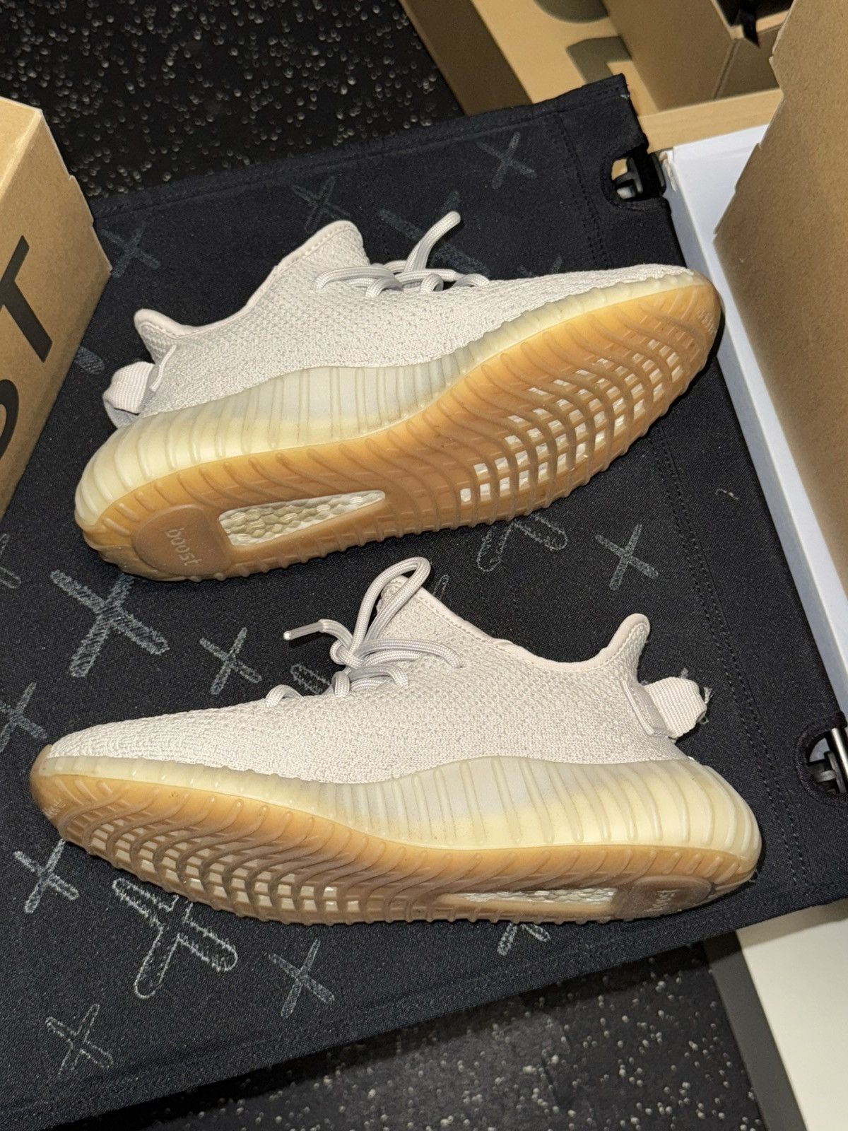 Adidas × Yeezy Adidas Yeezy Boost 350 V2 sesame sz 6Y Size US 6 / EU 39 - 8 Thumbnail