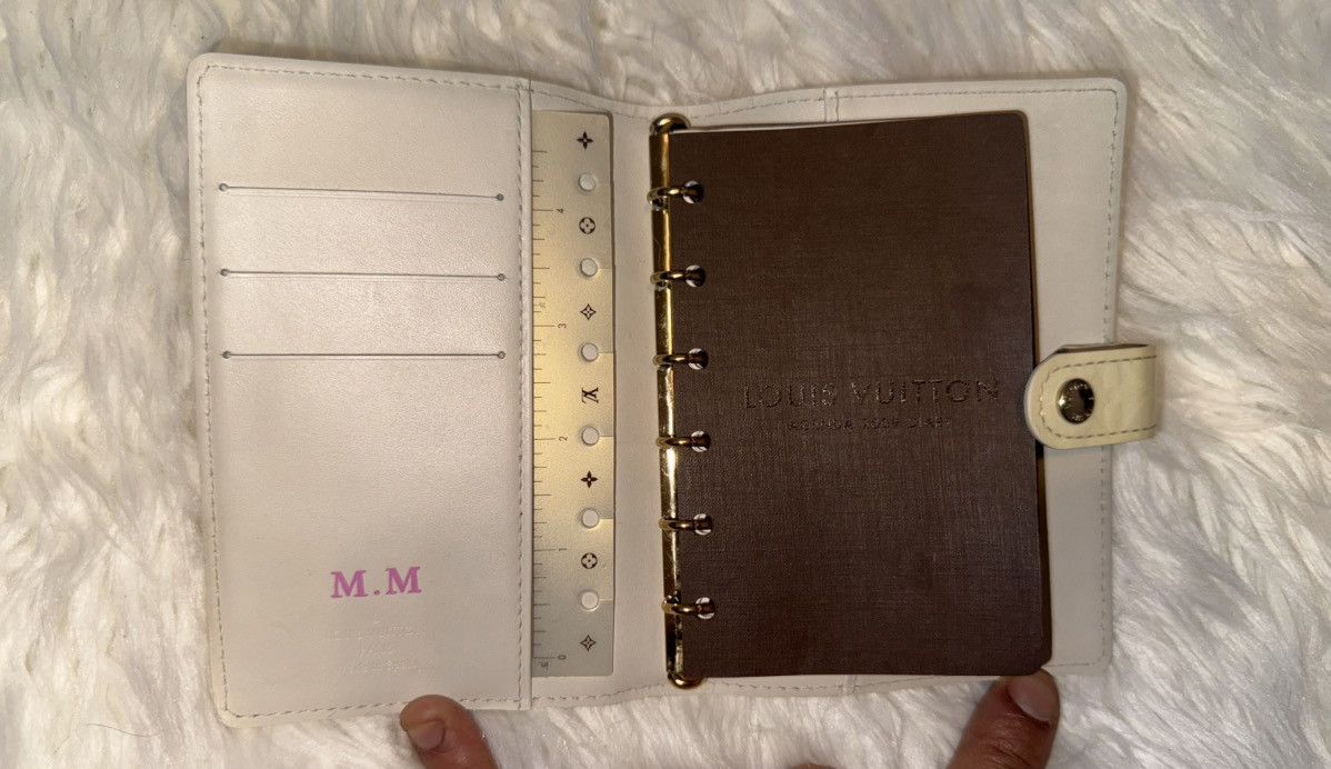 Louis Vuitton Louis Vuitton Passport Agenda Cover Size ONE SIZE - 19 Thumbnail