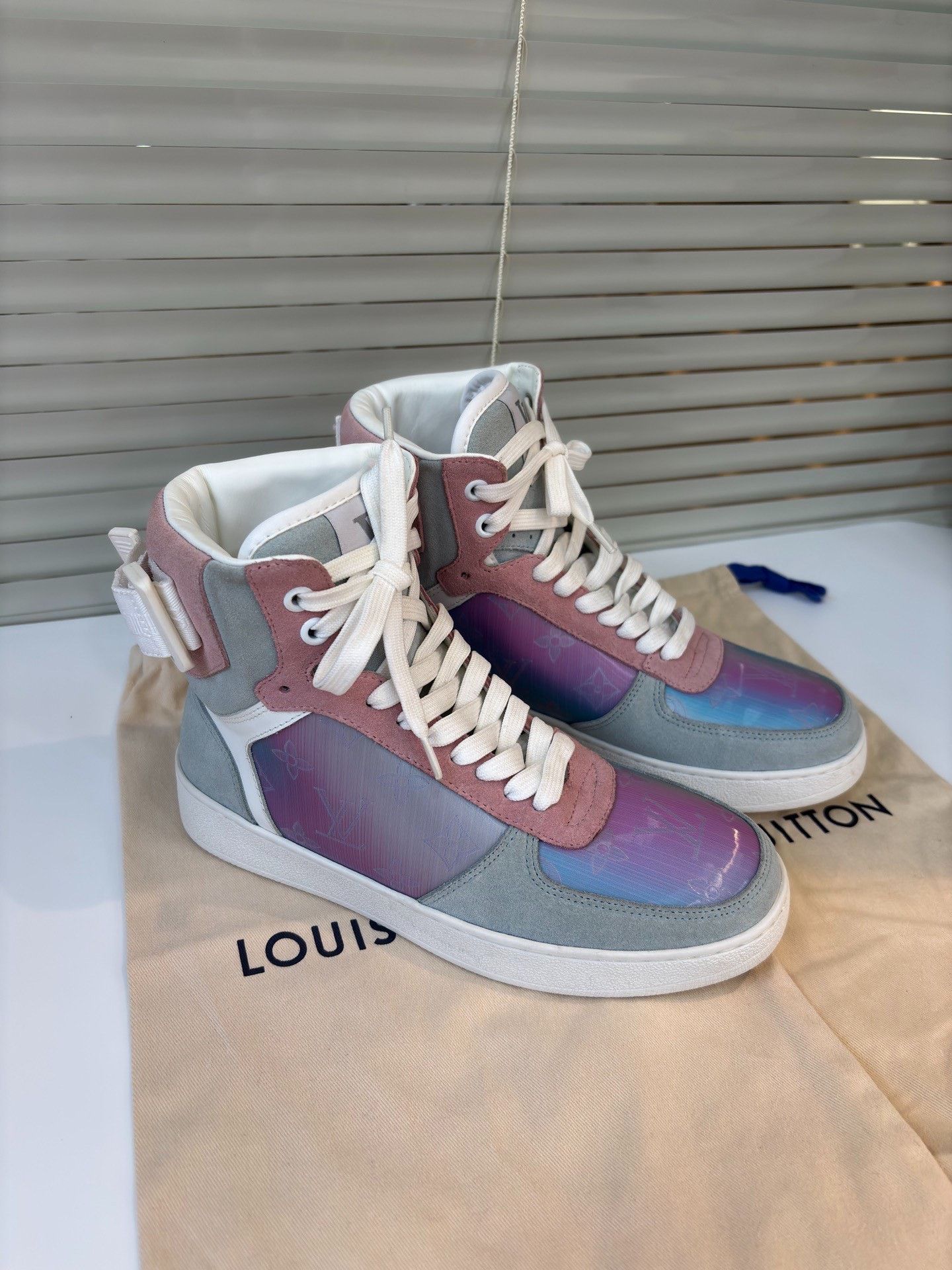Louis Vuitton Louis Vuitton 19FW Rivoli High-Top Sneakers Size US 5 / IT 35 - 1 Thumbnail