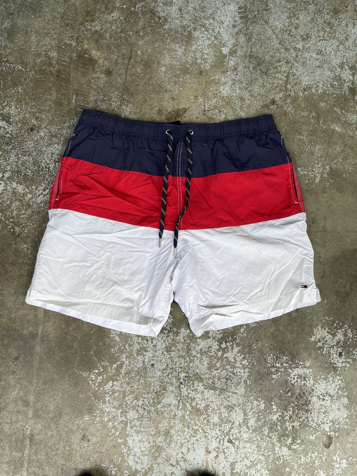 Tommy Hilfiger Tommy Hilfiger Shorts Size US 36 / EU 52 - 1 Thumbnail