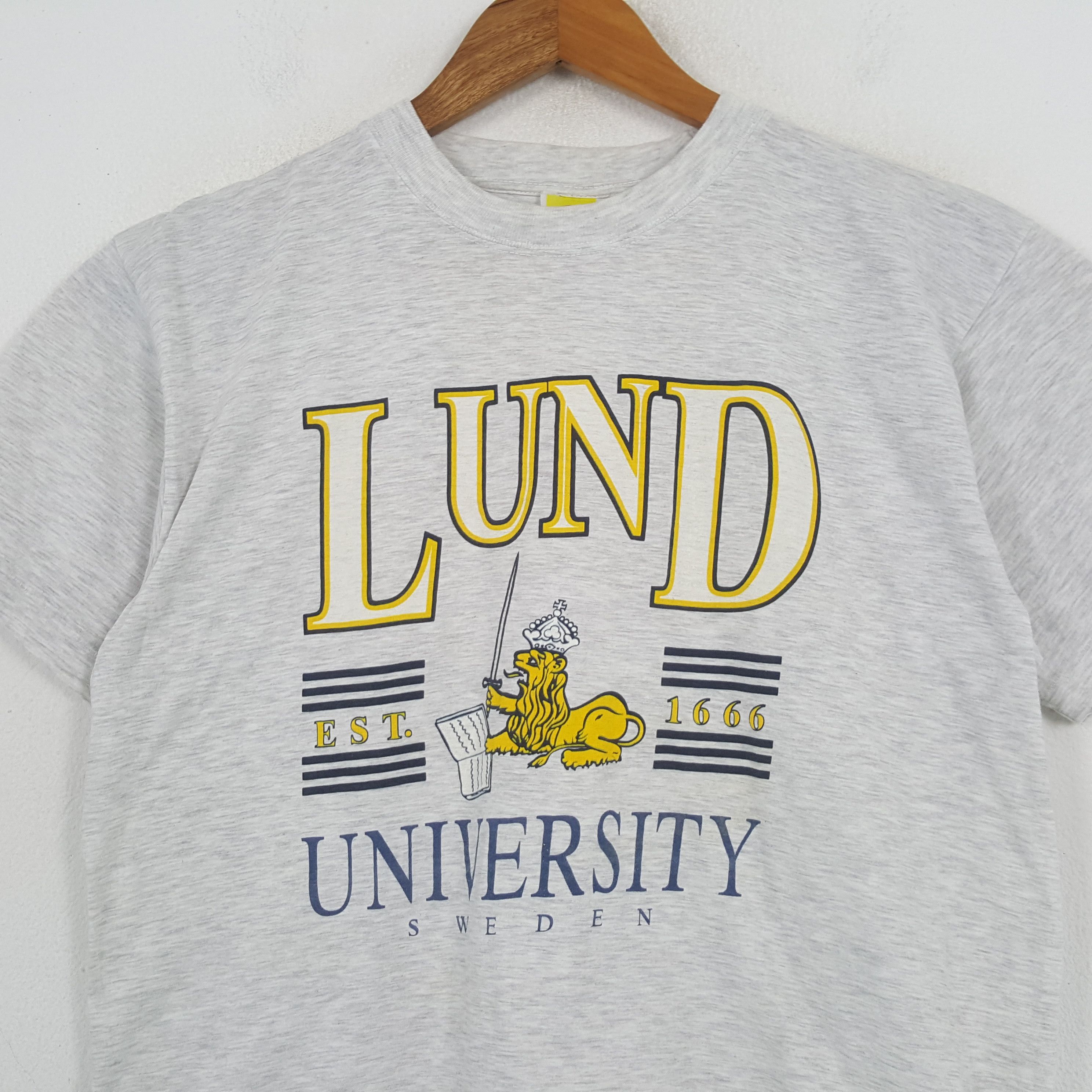 Designer × Vintage Vintage LUND UNIVERSITY Sweden Student T-shirt C285N70 Size US M / EU 48-50 / 2 - 2 Thumbnail