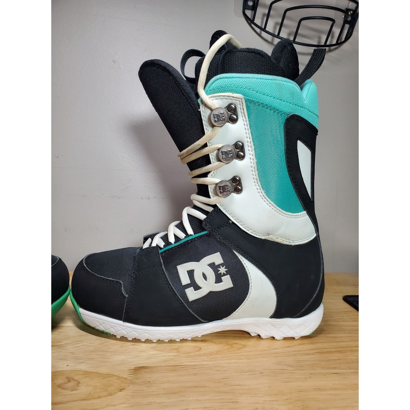 DC RARE DC Shoes Women's MISTY 2012 Snow Boots Snowboard Ski Size US 8.5 / IT 38.5 - 9 Thumbnail