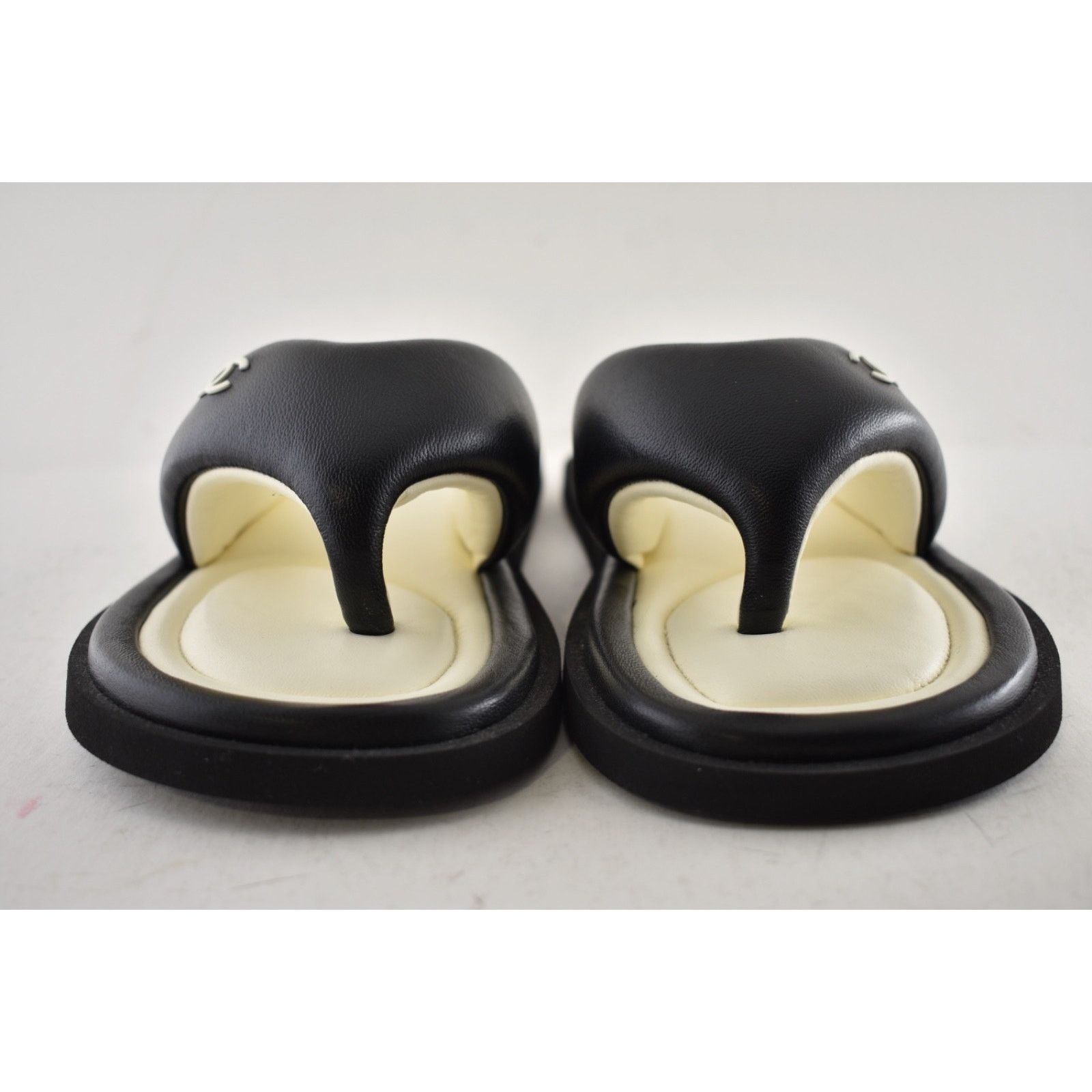 Chanel 22P Padded Pool Thong Logo Mule Slide Flat Sandal 36 Size US 6 / IT 36 - 9 Thumbnail
