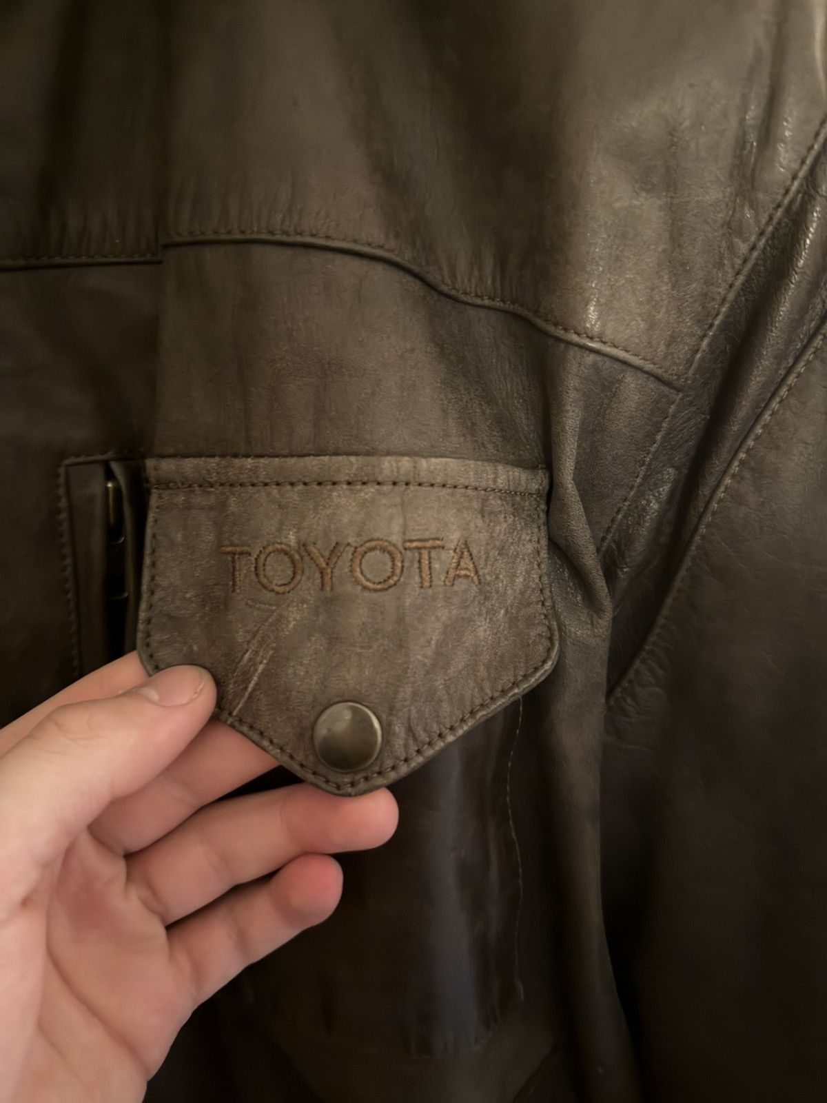 Vintage Vintage Brown Leather Toyota Flight Jacket Size US L / EU 52-54 / 3 - 7 Thumbnail