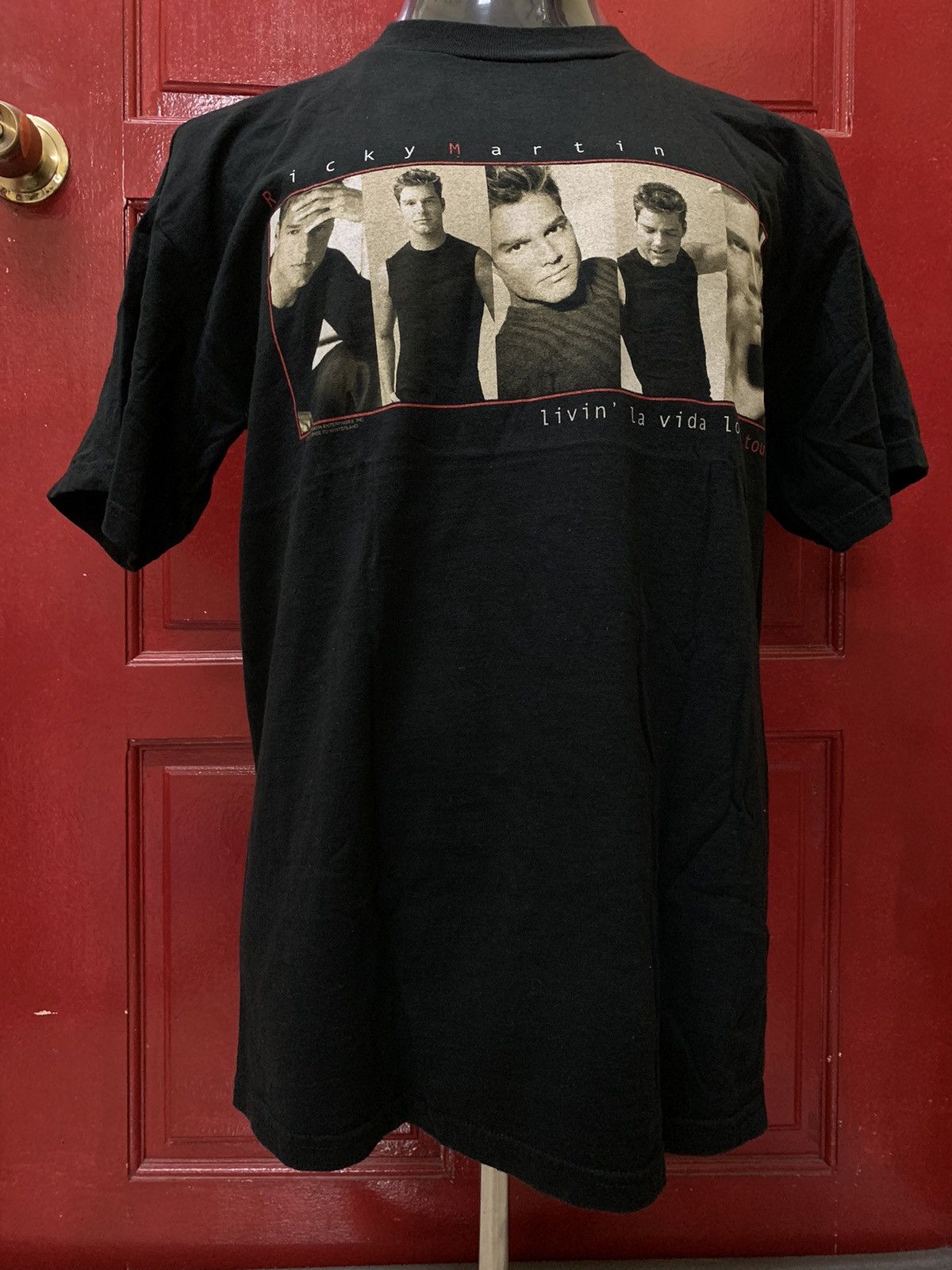 Band Tees Vintage Ricky Martin Livin' La Vida Loca Tour ©️1999 Size US L / EU 52-54 / 3 - 6 Thumbnail