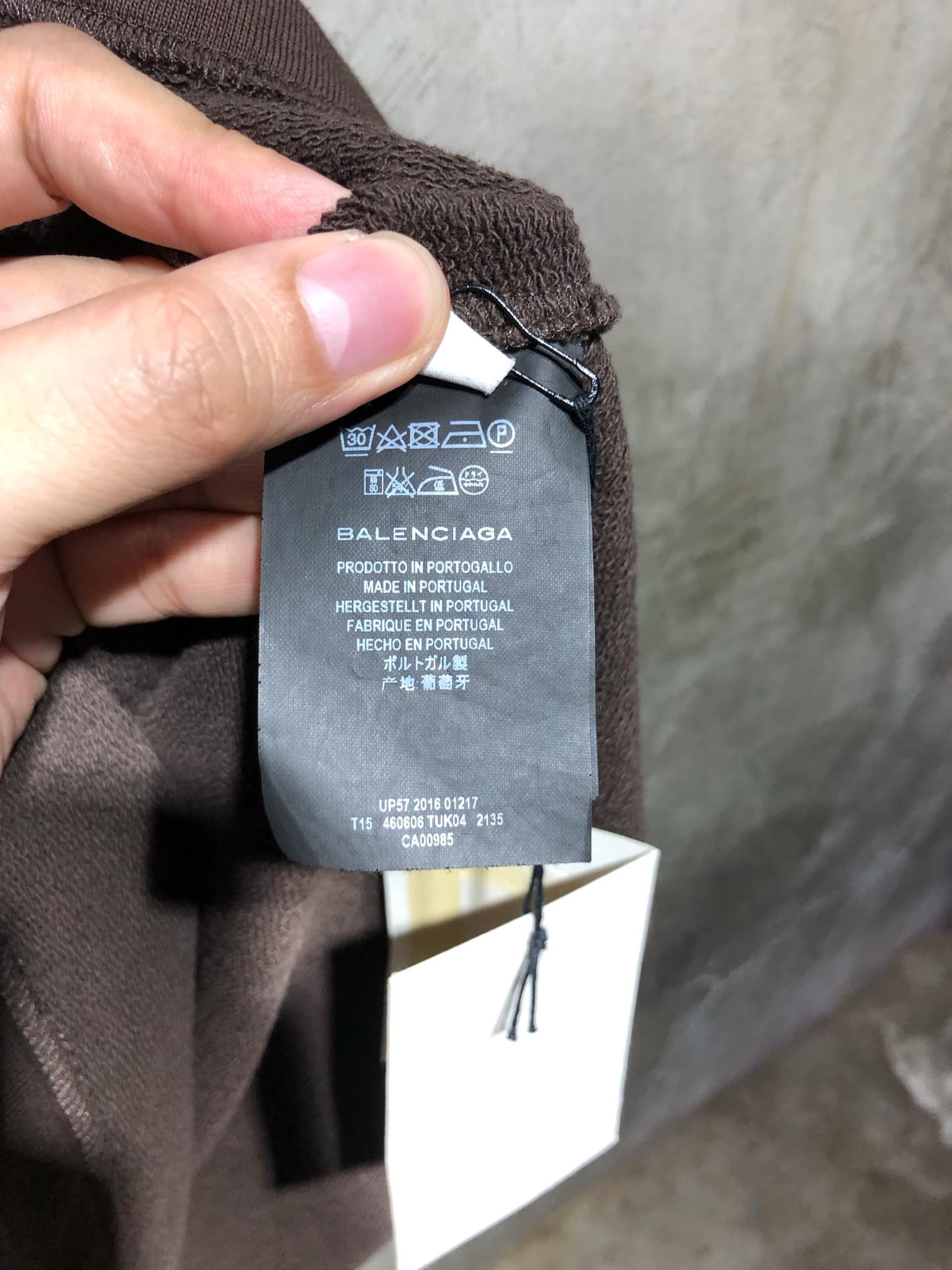 Balenciaga Balenciaga Sleeves Embroidered logo cropped hoodie BNWT Size US XL / EU 56 / 4 - 10 Thumbnail