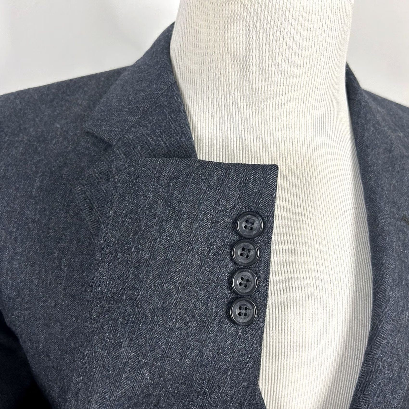 Jos. A. Bank VINTAGE Jos A Bank 38R Sport Coat Wool Dark Gray Herringbone Two Button Mens Jacket- Coat (Regular) Size US XS / EU 42 / 0 - 4 Thumbnail