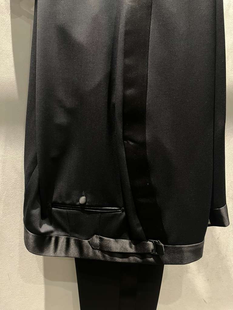Tom Ford oc11z1225 Double Breasted Tuxedo Suit in Black Size US XXL / EU 58 / 5 - 2 Thumbnail