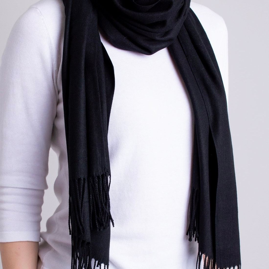 Vintage Vintage Classic Black Scarf Elevate Your Wardrobe Size ONE SIZE - 7 Thumbnail