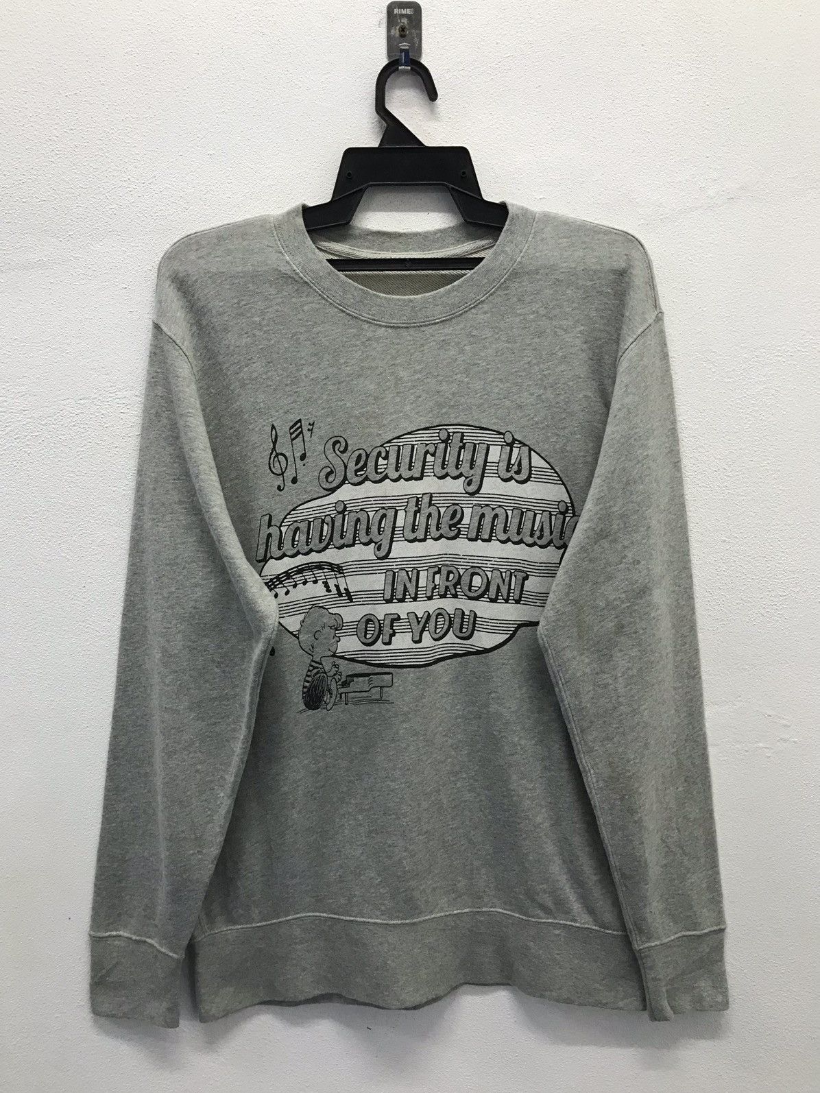 Peanuts × Uniqlo × Vintage Vintage Uniqlo Peanuts Security Is Having TheMusic Sweatshir Size US M / EU 48-50 / 2 - 1 Thumbnail