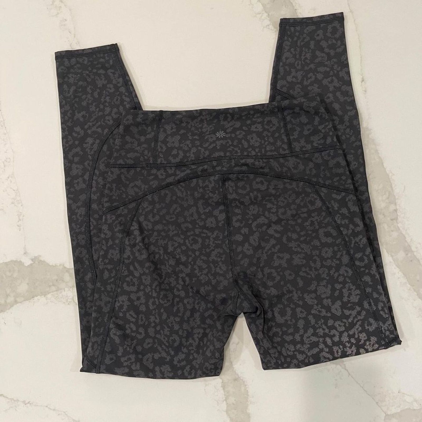 Athleta Athleta Rainier Reflective Leopard Tight Legging Women Small Size 27" / US 4 / IT 40 - 5 Thumbnail