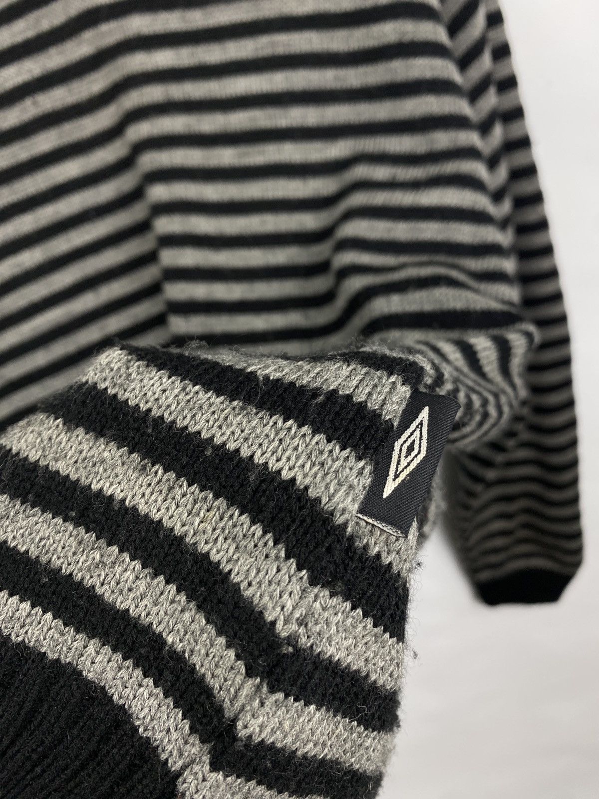 Umbro 🇺🇸 Vintage 90s Umbro Y2K Sweater Soccer Retro Rare Hype Size US M / EU 48-50 / 2 - 6 Thumbnail