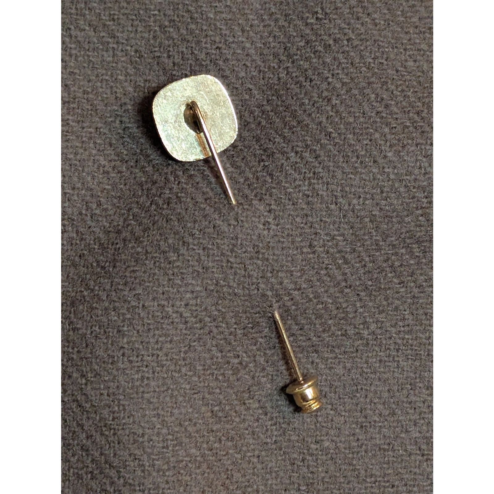 Vintage Pretty VTG 1980s Gold-Tone Square Swirl Pattern Stick Pin 2" Size ONE SIZE - 3 Thumbnail